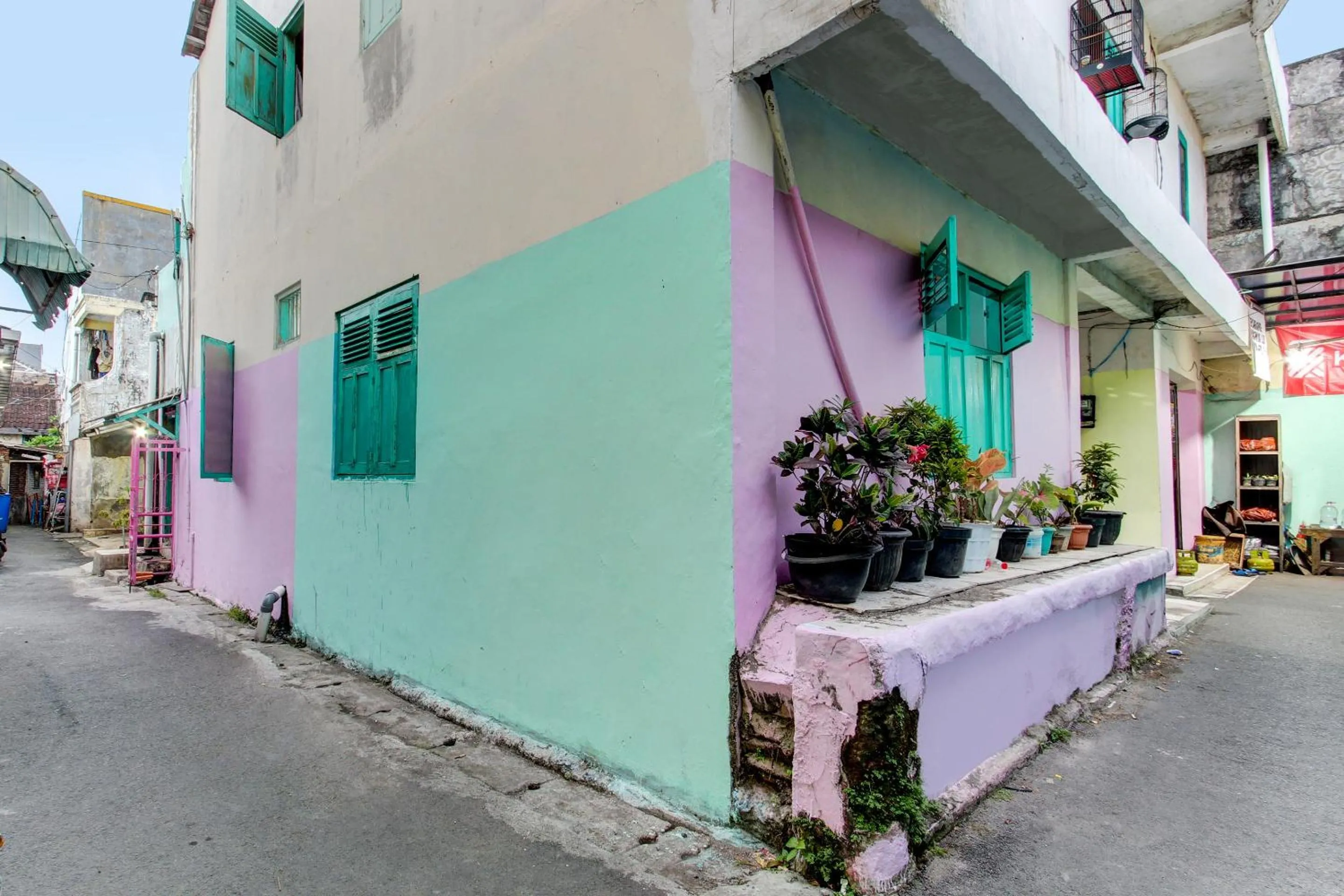 Facade/entrance in Hotel O Karomah Kostel Syariah