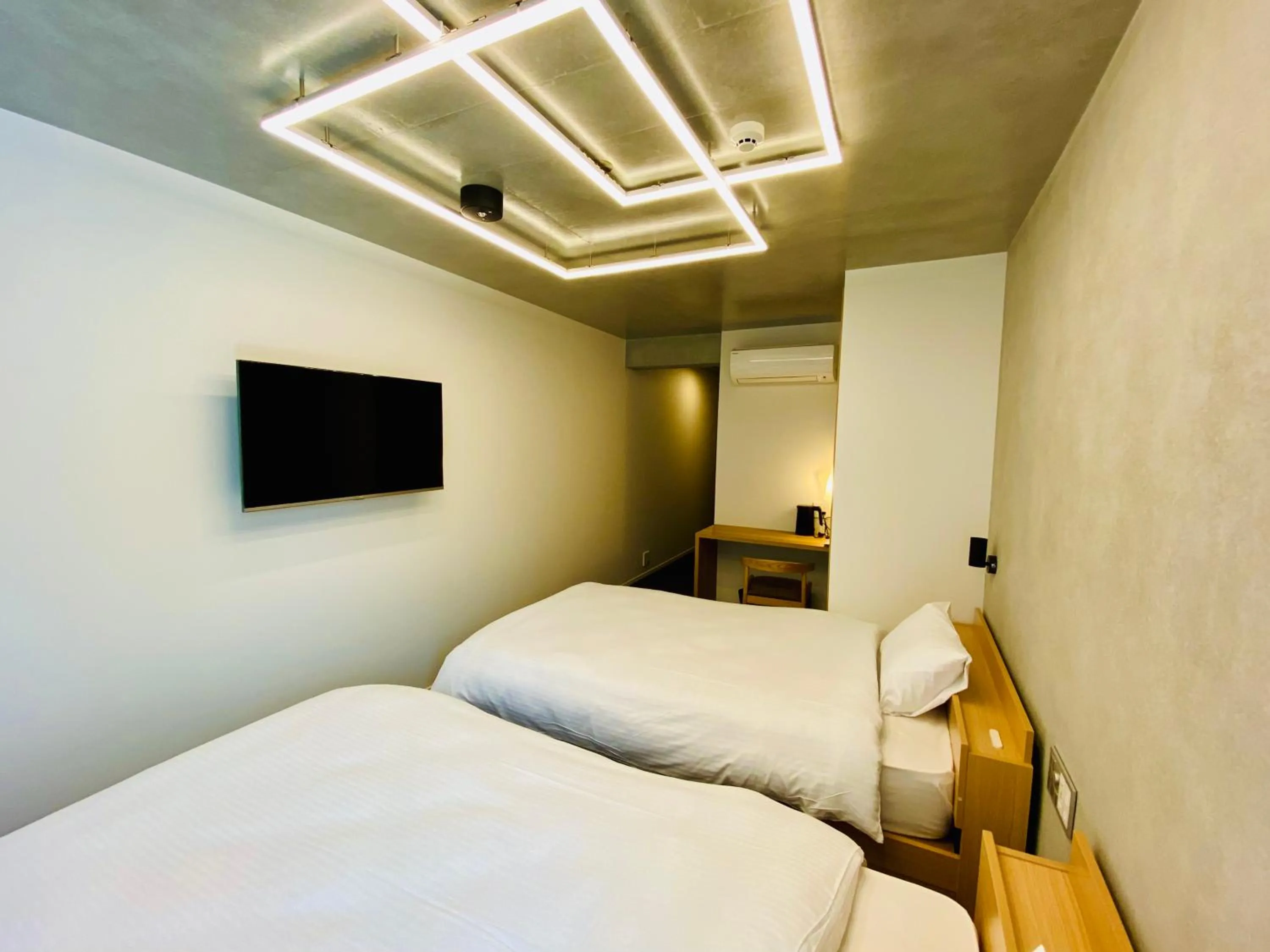 Bedroom, Bed in Hotel ZIZI Horikawa Gojo