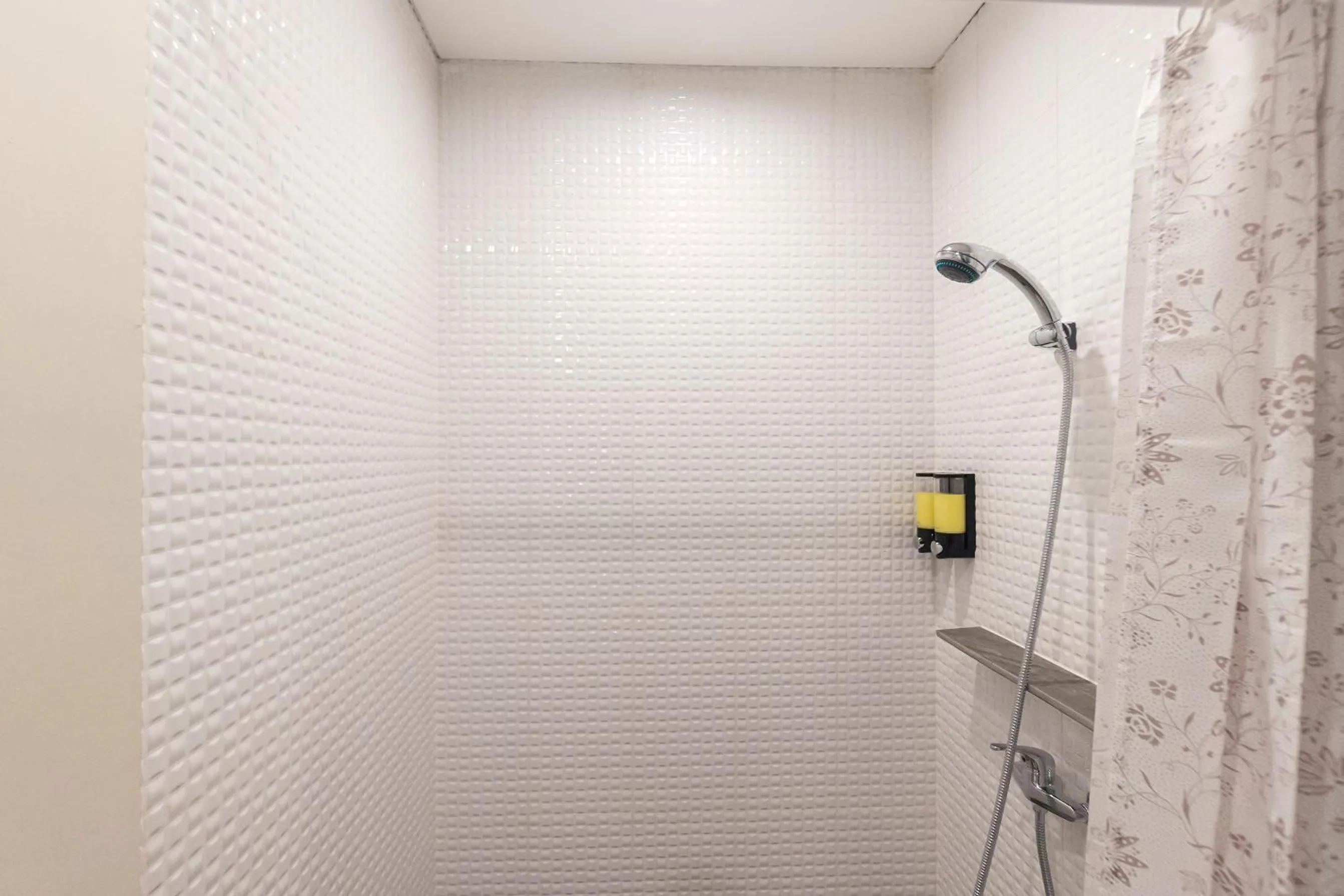 Shower in Sarang Comfort