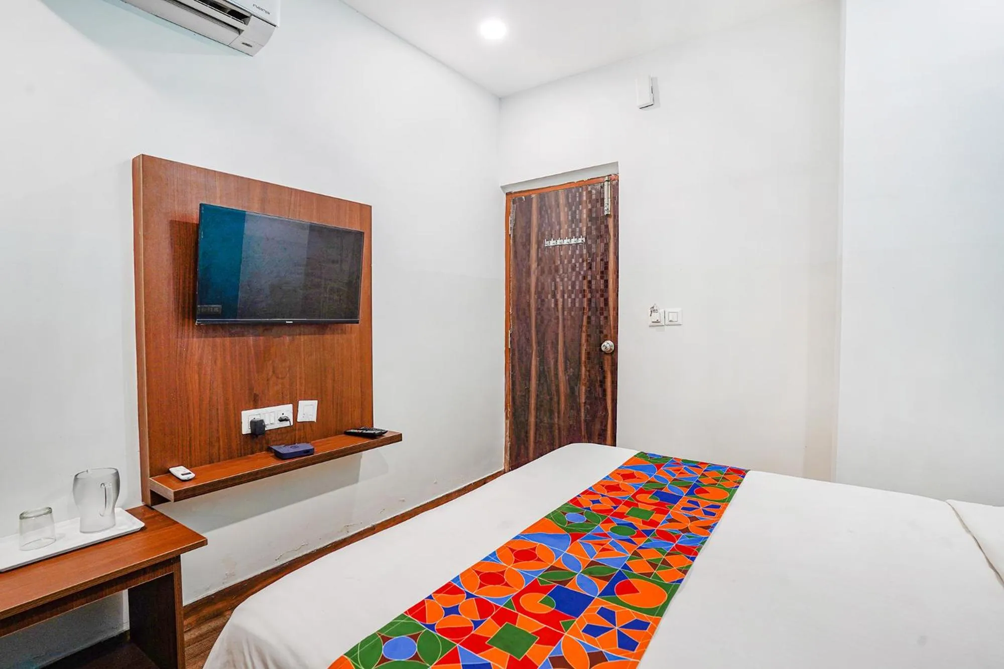 Bed in Via RLV Green Palace - Nr Kengeri Satellite Town