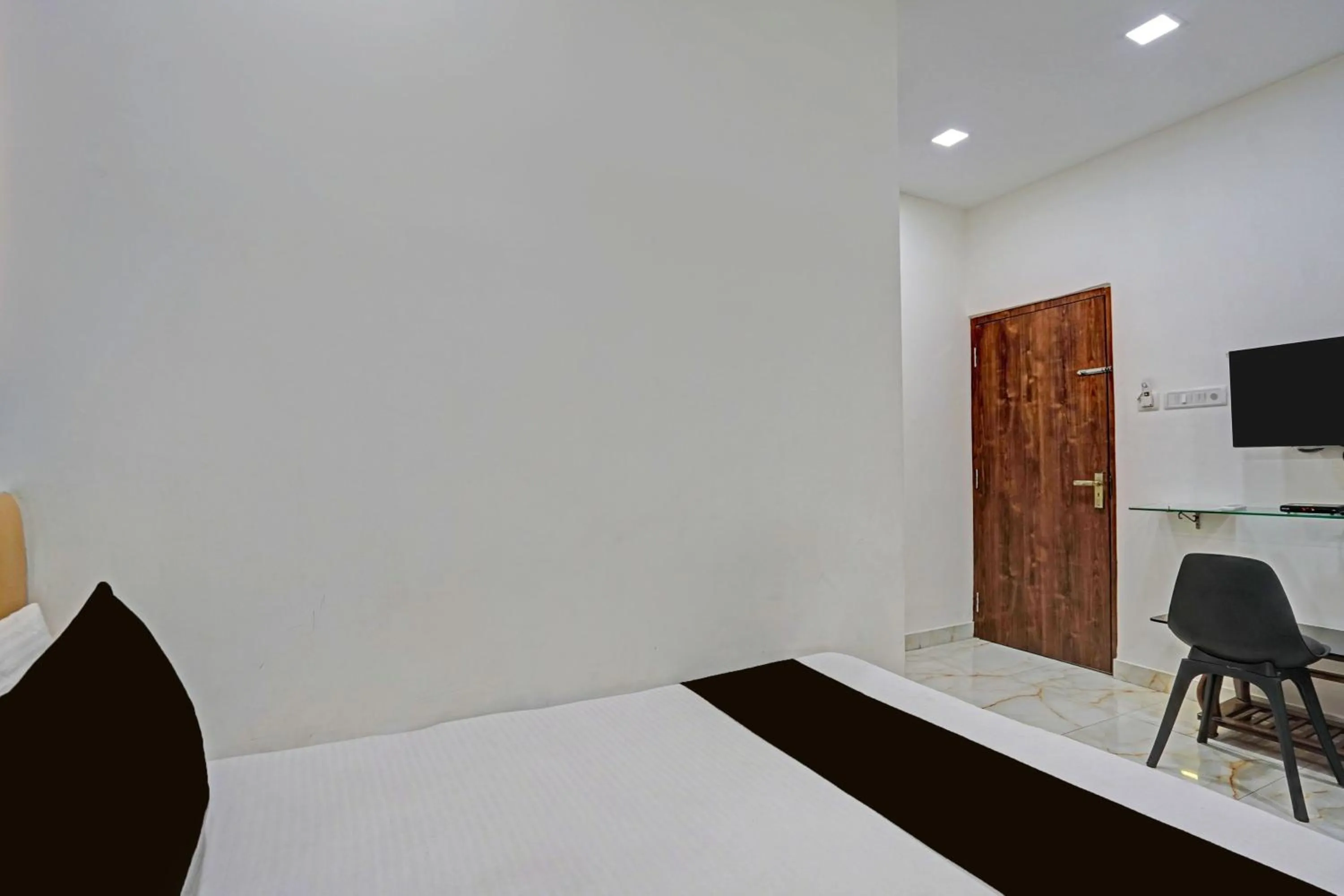 Photo of the whole room in Super Collection O Dalhousie Square Kolkata Formerly G.N Palace