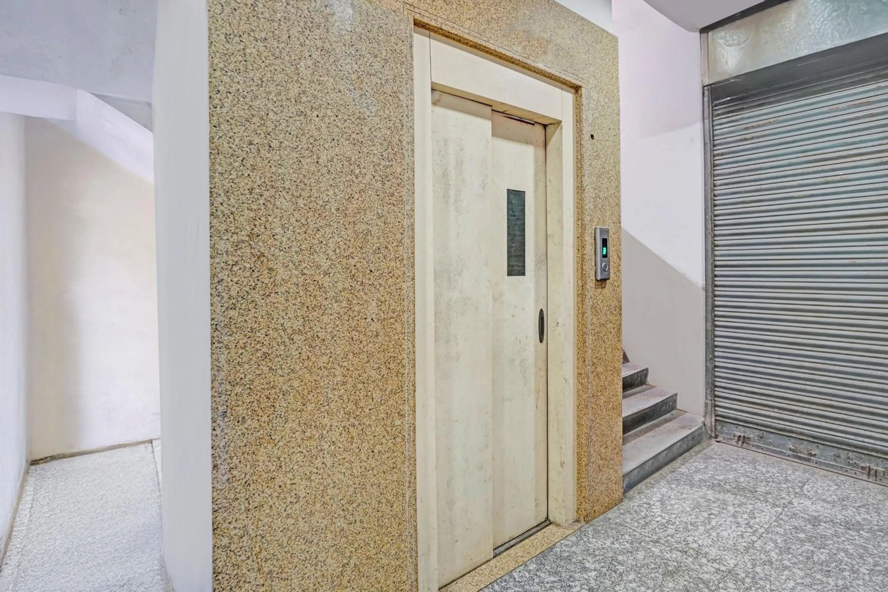 Lobby or reception in Super Collection O Dalhousie Square Kolkata Formerly G.N Palace