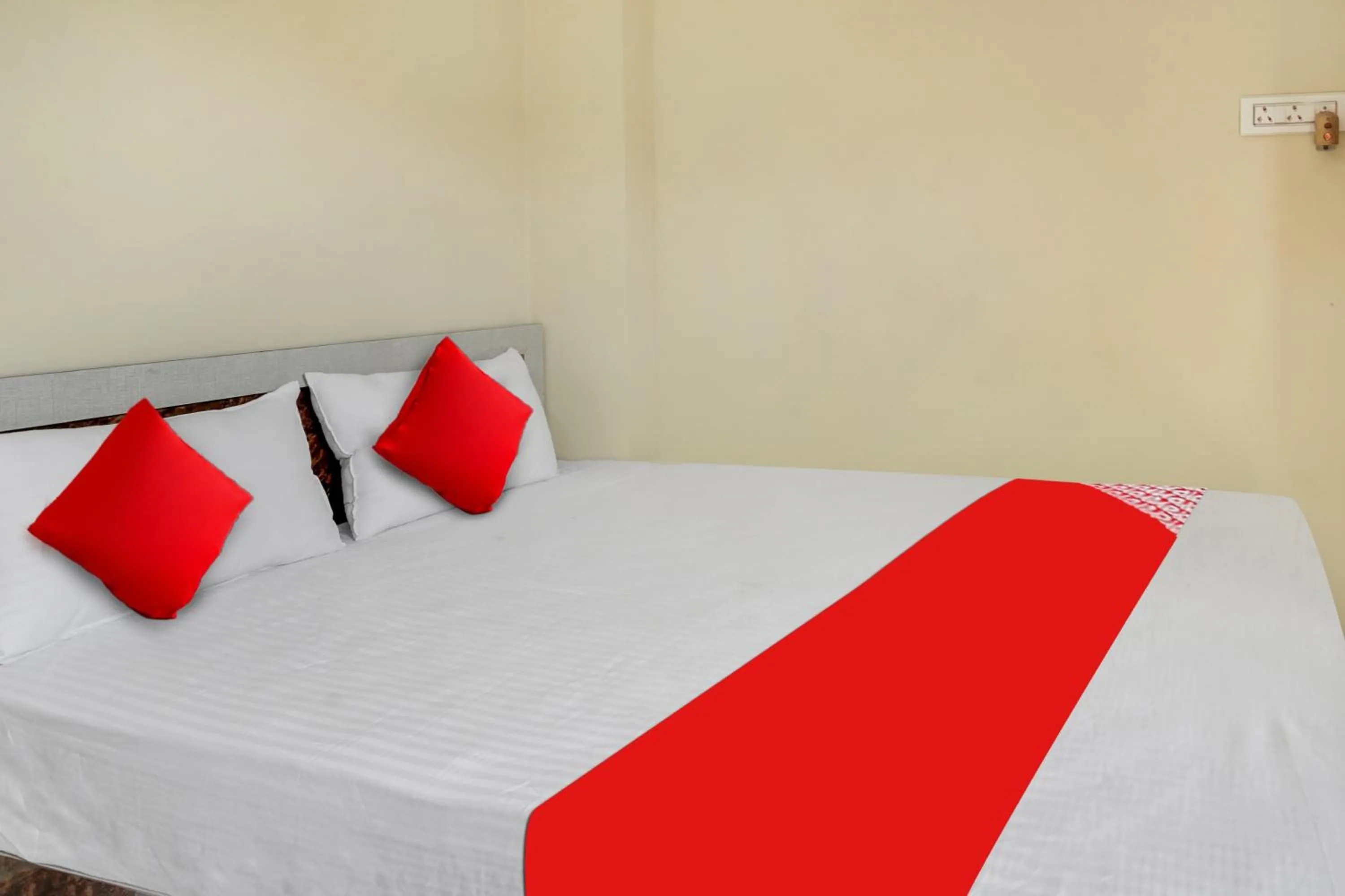 Bedroom, Bed in Hotel O Kashyap Inn