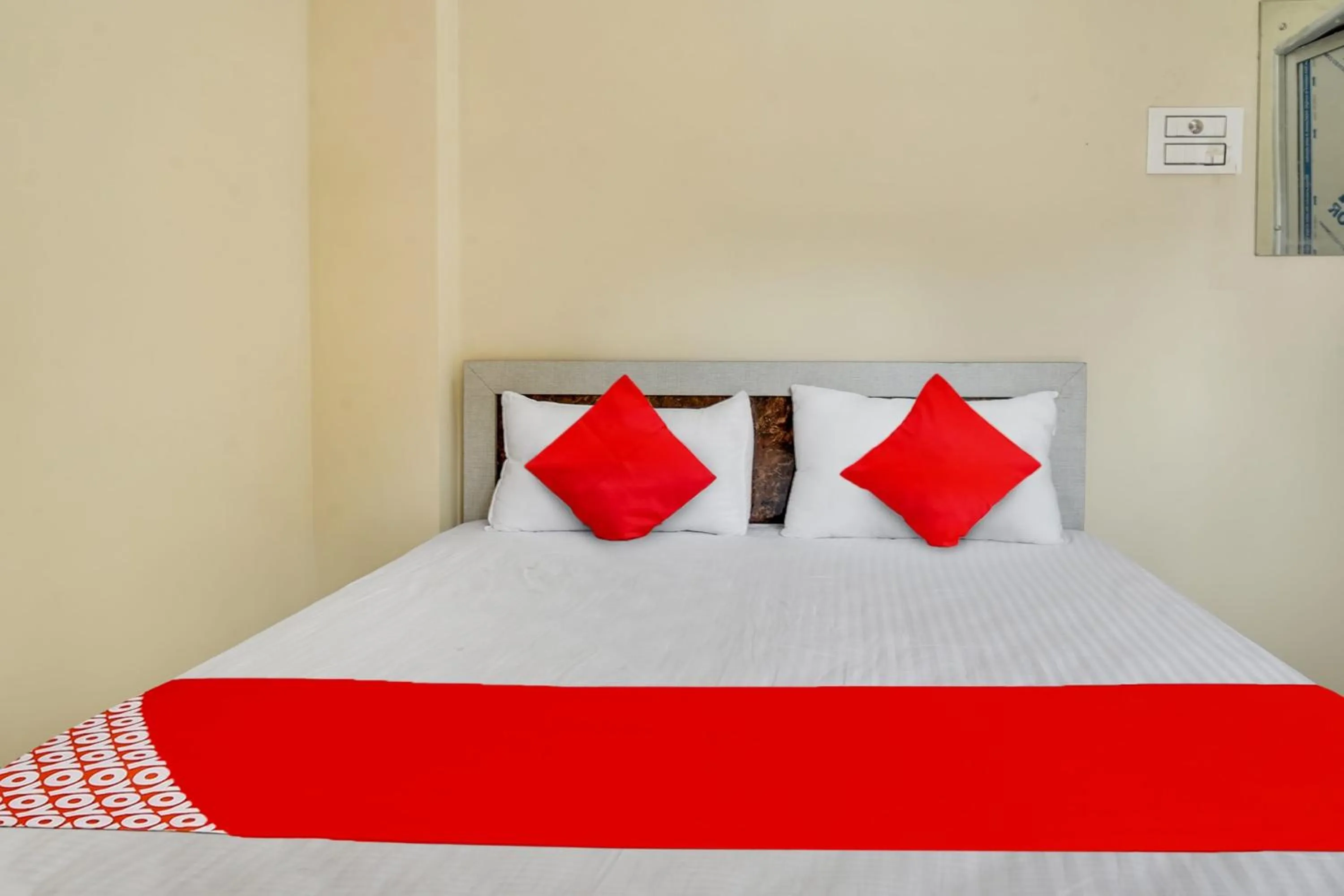 Bedroom, Bed in Hotel O Kashyap Inn