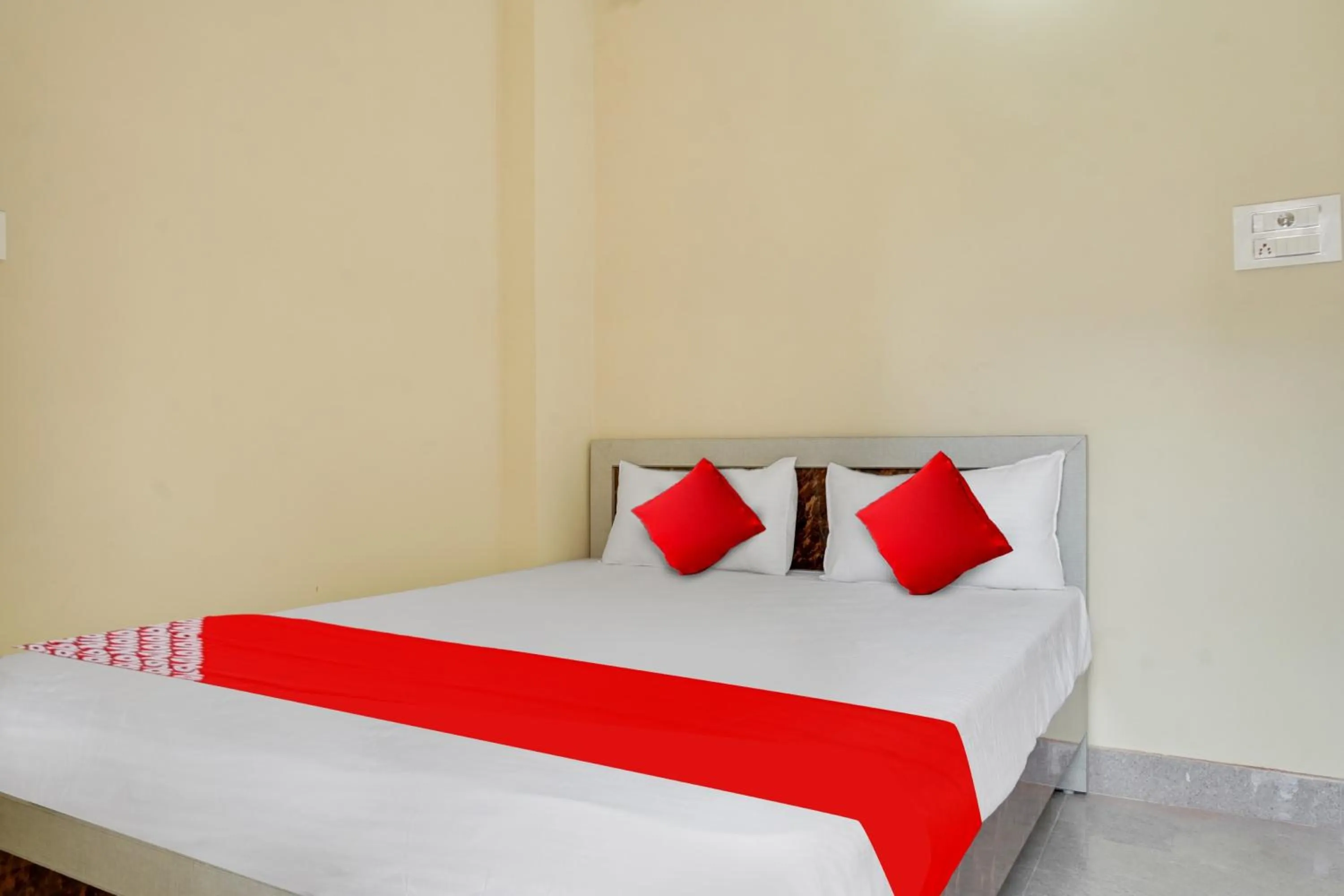 Bedroom, Bed in Hotel O Kashyap Inn