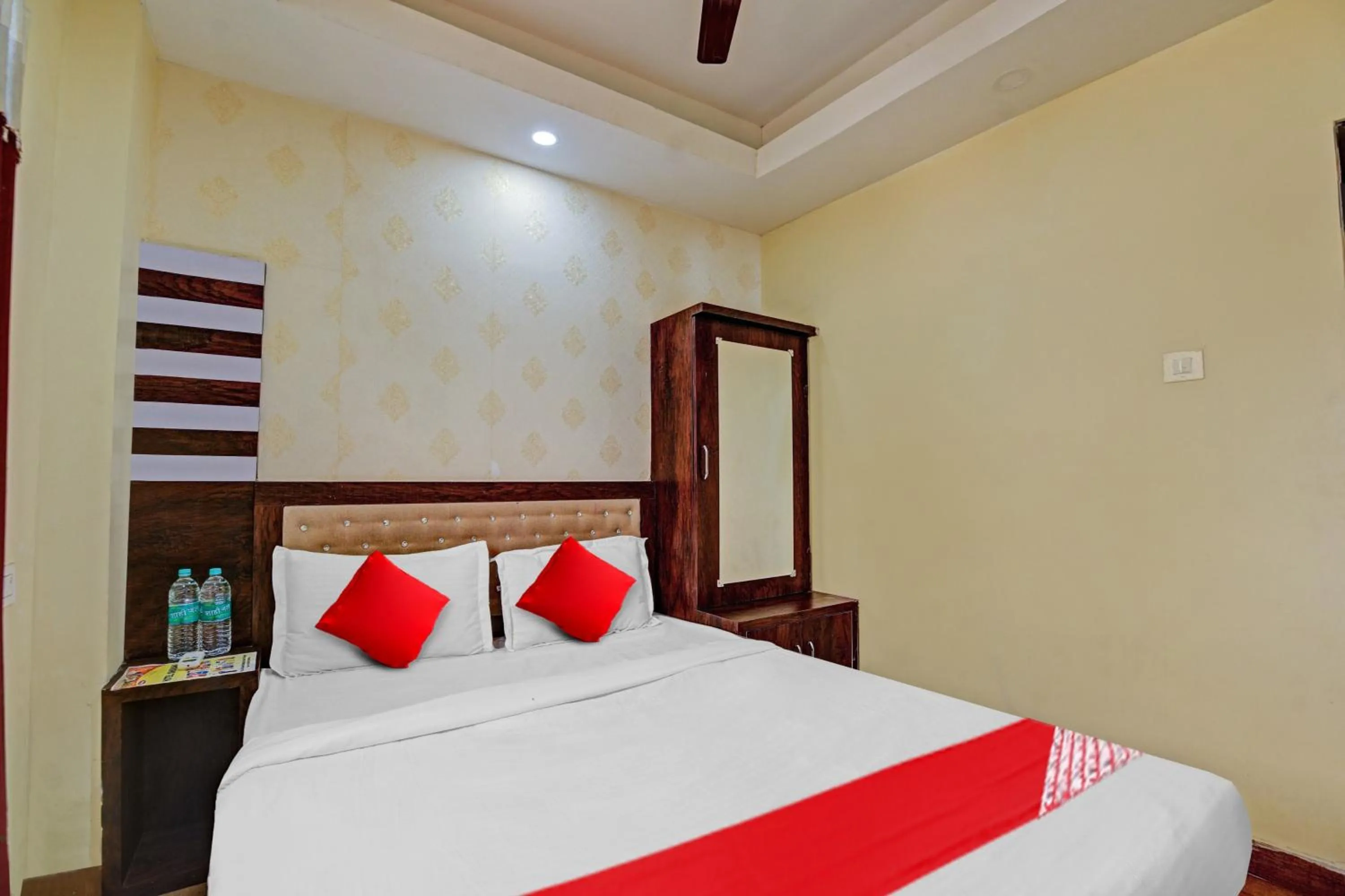 Bedroom, Bed in Super Hotel O OXY SHIVANI RESIDENCY