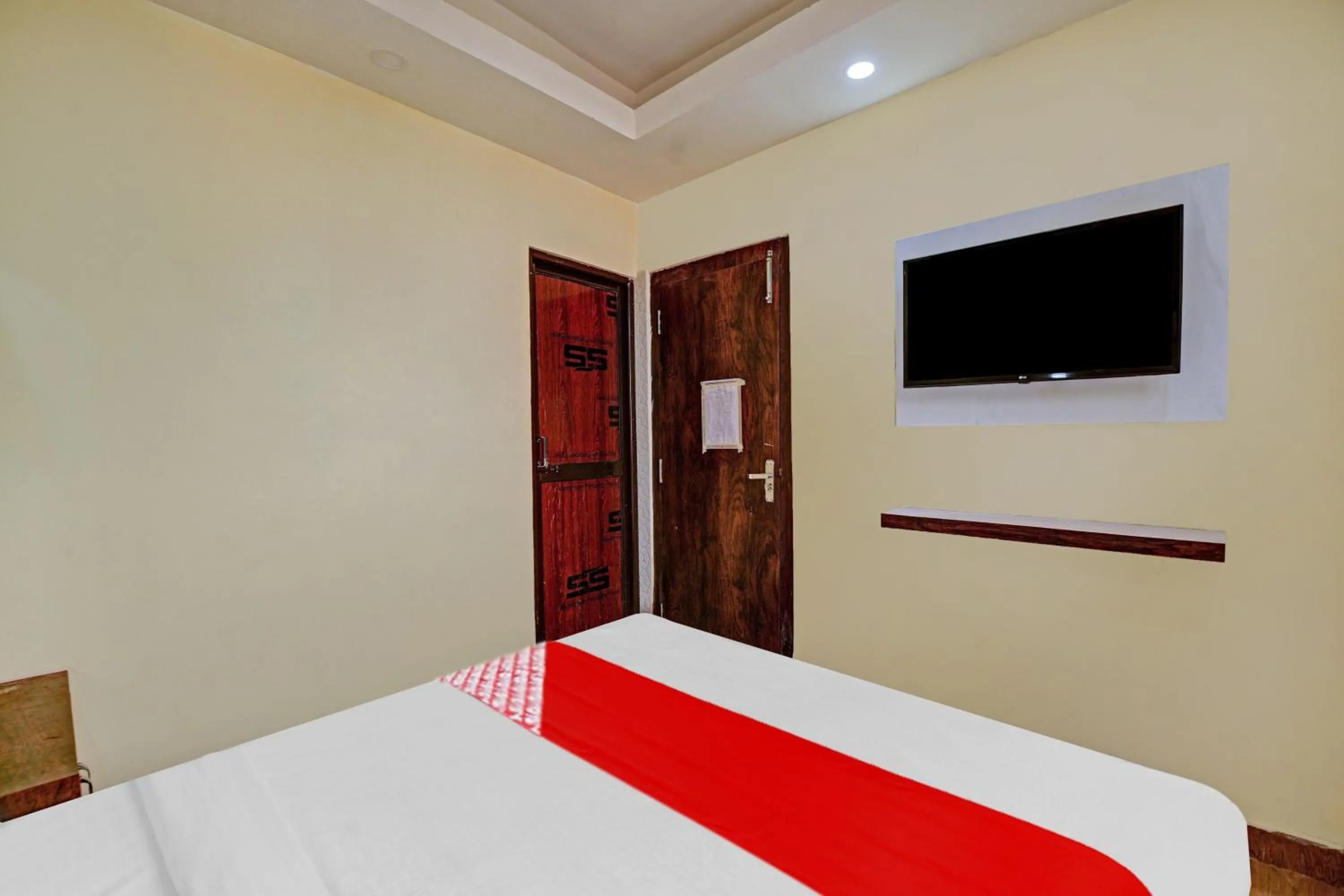 Bedroom, Bed in Super Hotel O OXY SHIVANI RESIDENCY