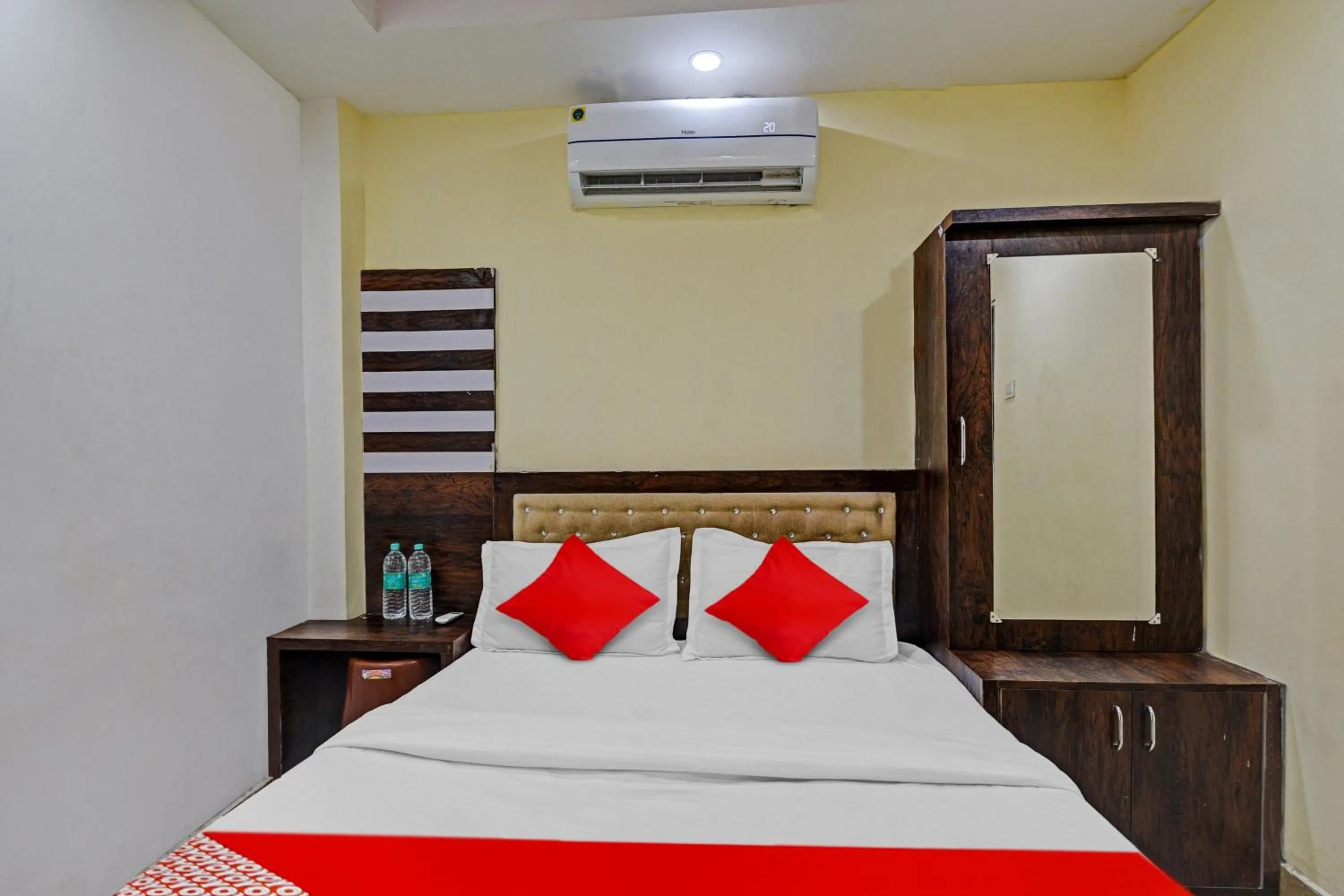 Bedroom, Bed in Super Hotel O OXY SHIVANI RESIDENCY