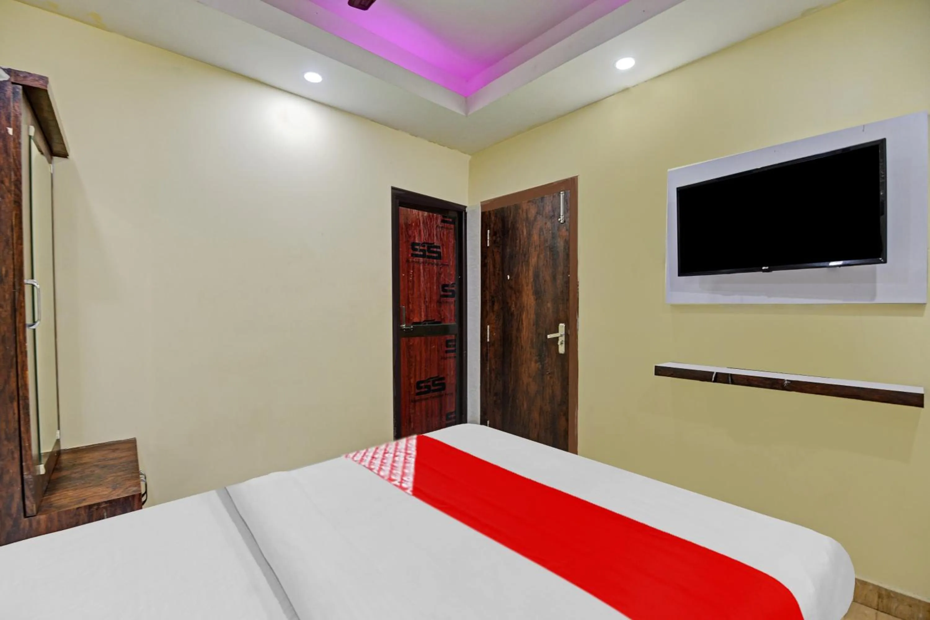 Bedroom, Bed in Super Hotel O OXY SHIVANI RESIDENCY