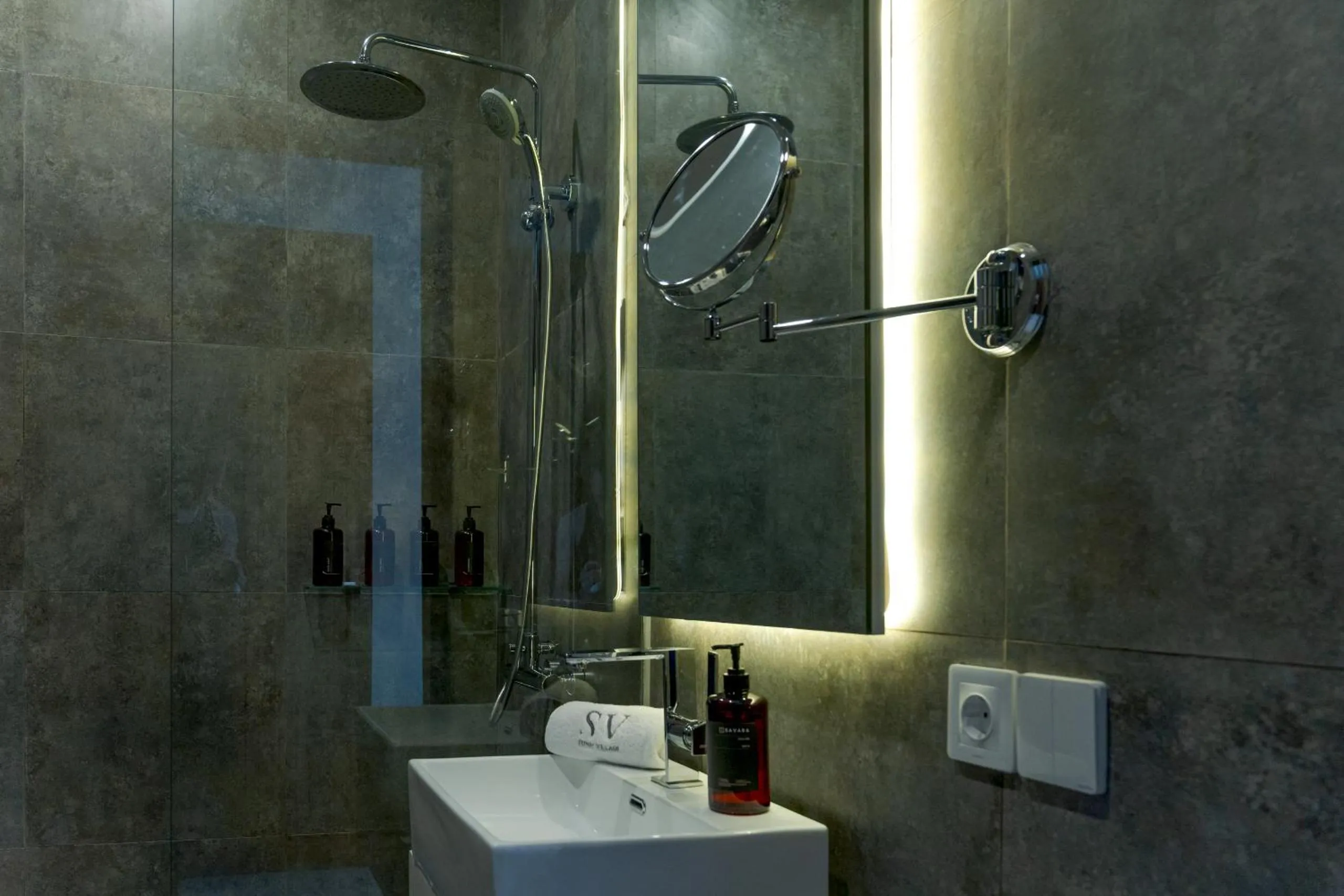 Shower in Sunny Village Batu Bolong