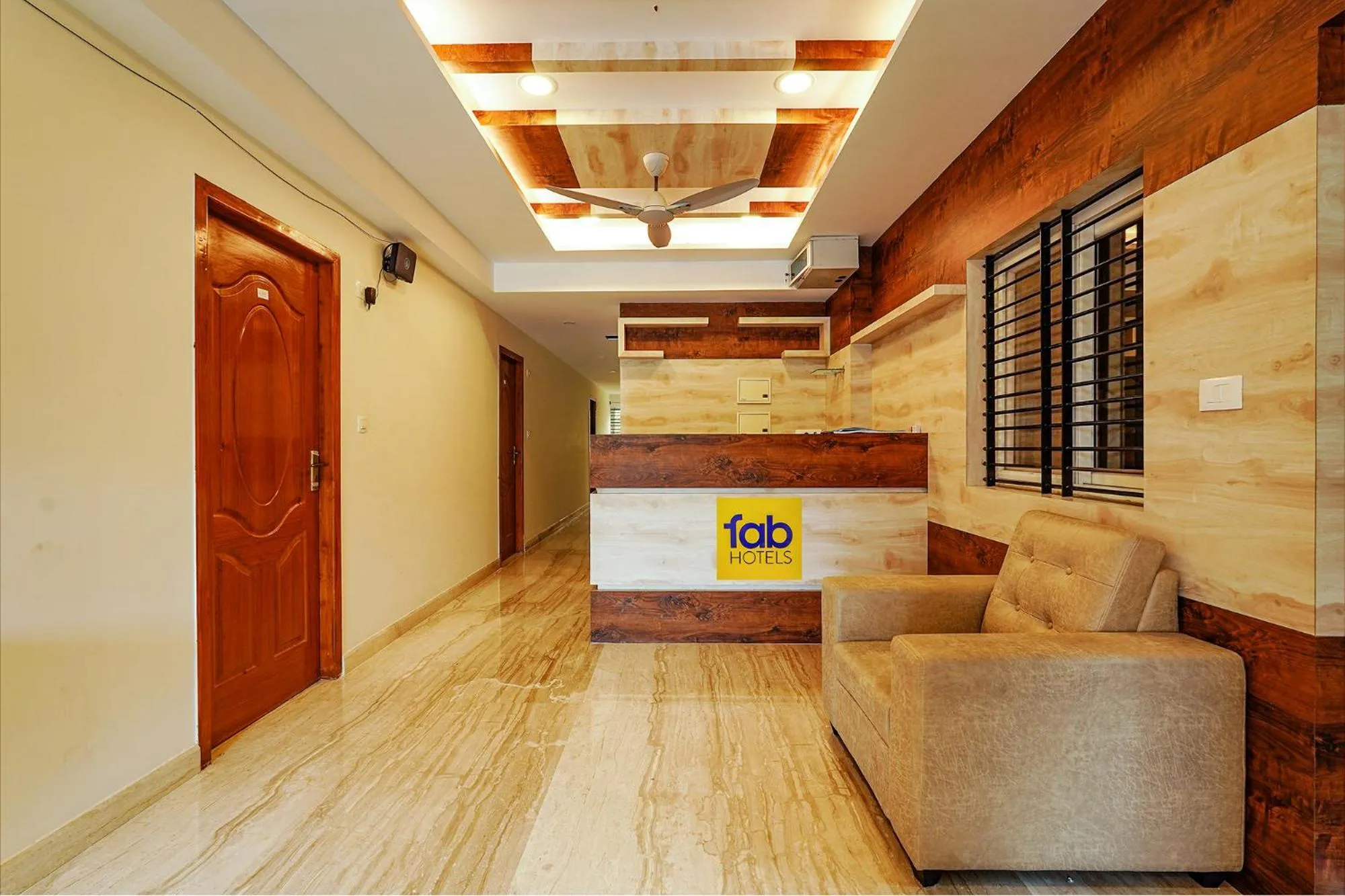 Lobby or reception in FabHotel Shakthi Suites - Nr Jayadeva Hospital