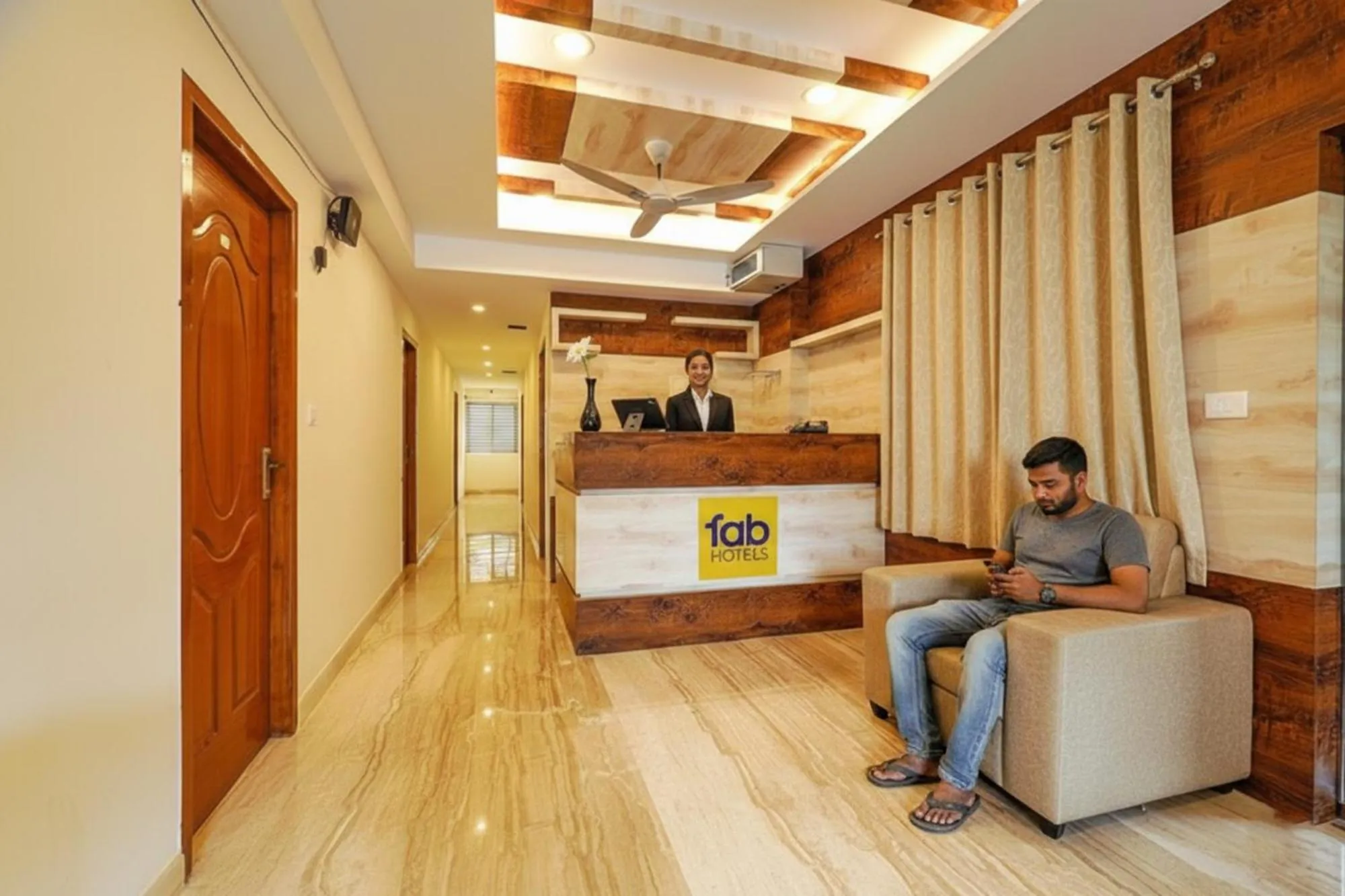 Lobby or reception in FabHotel Shakthi Suites - Nr Jayadeva Hospital