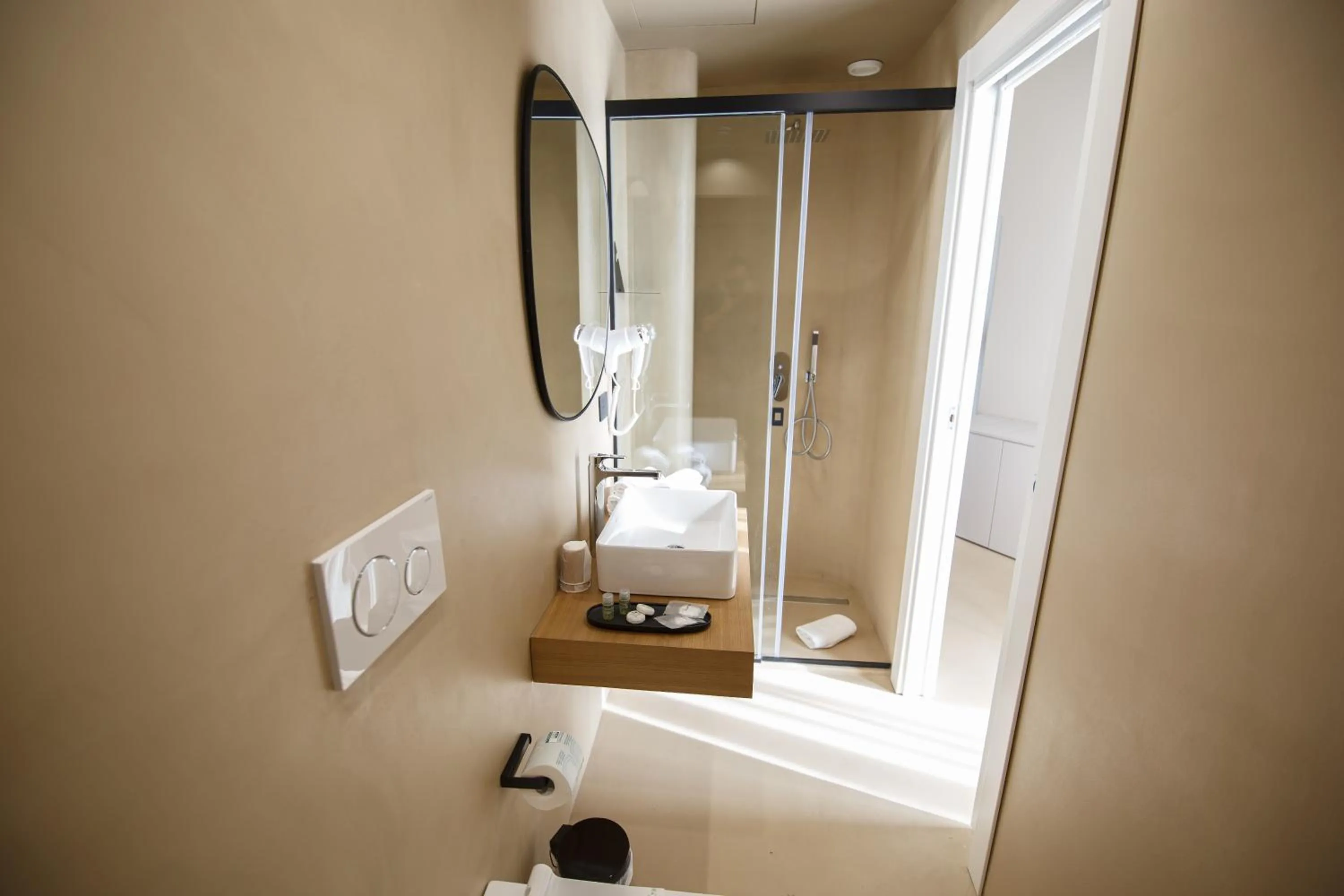 Shower in MAZZINI PALACE