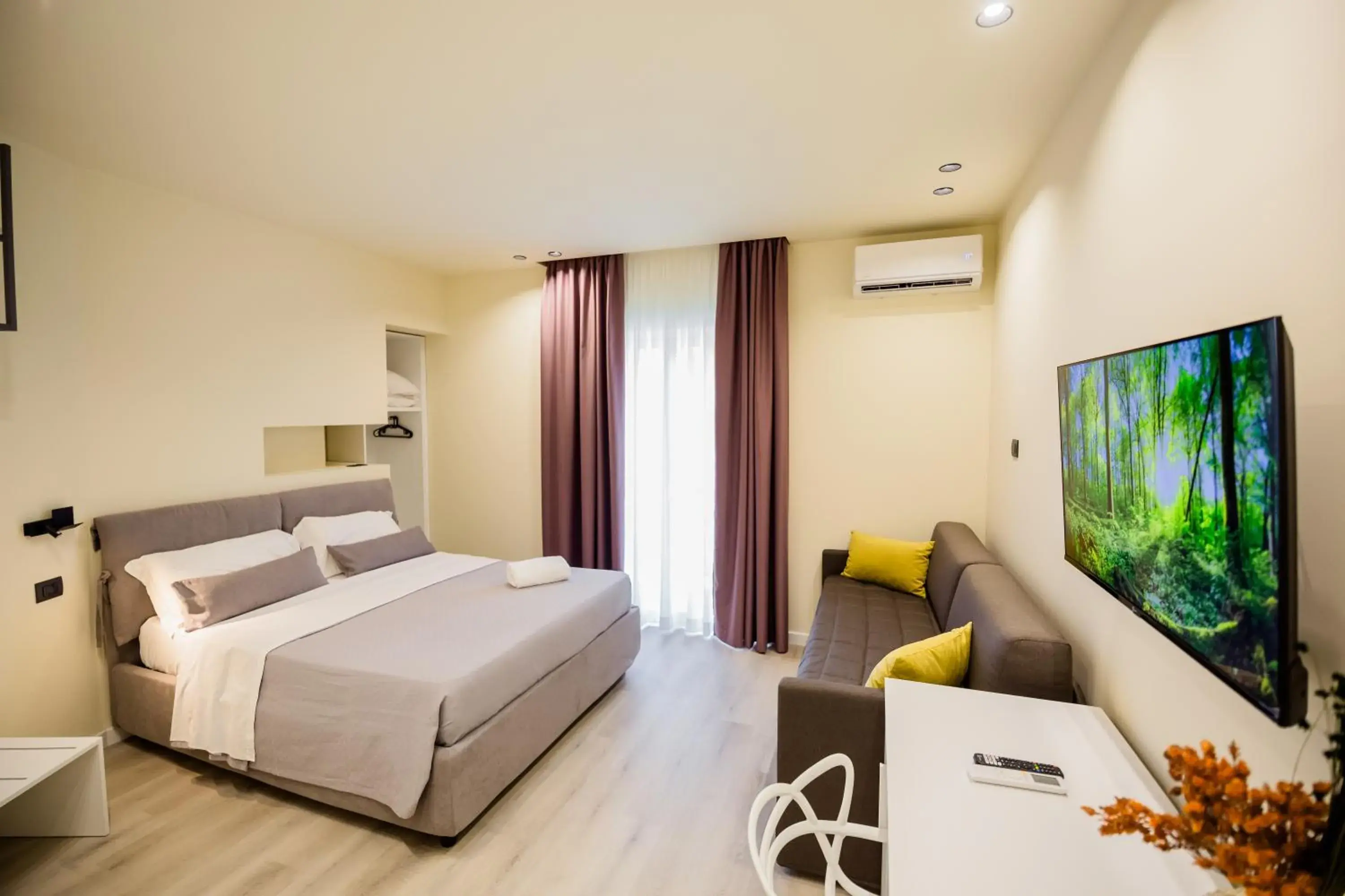 Deluxe Quadruple Room - single occupancy in MAZZINI PALACE Deluxe Quadruple Room - single occupancy in MAZZINI PALACE