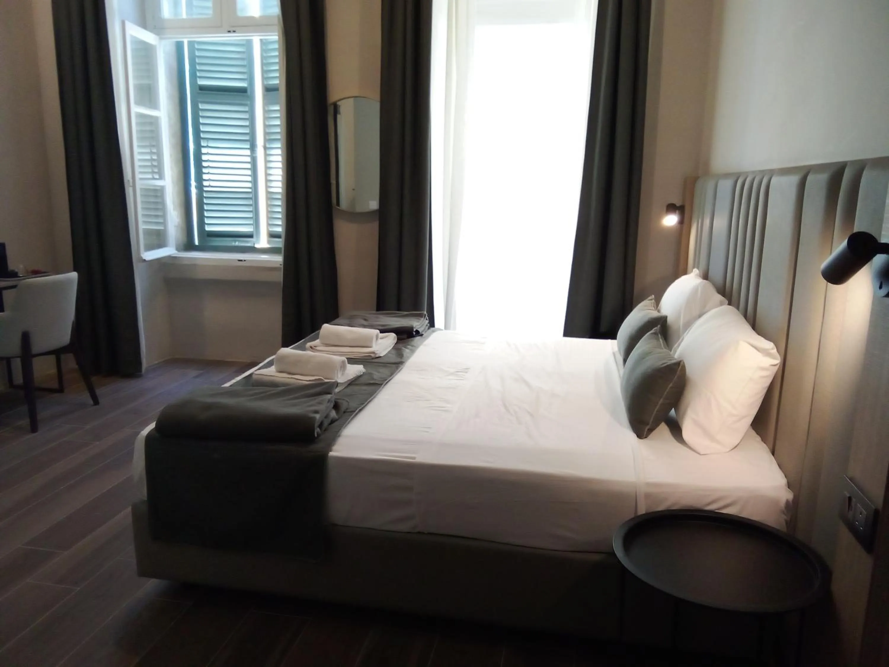 Bedroom, Bed in Mulberry Suites