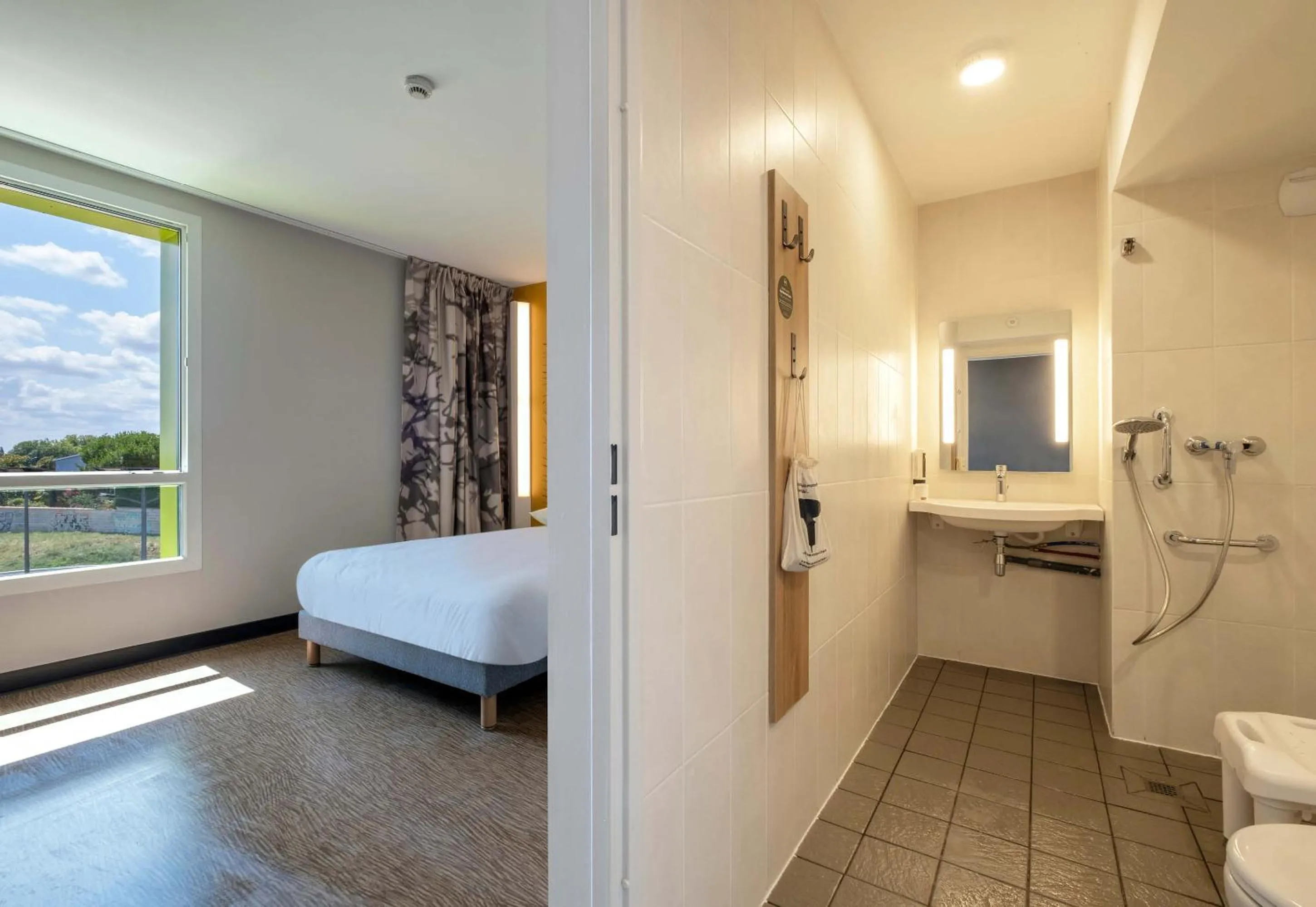 Bedroom, Bed in B&B HOTEL Saintes