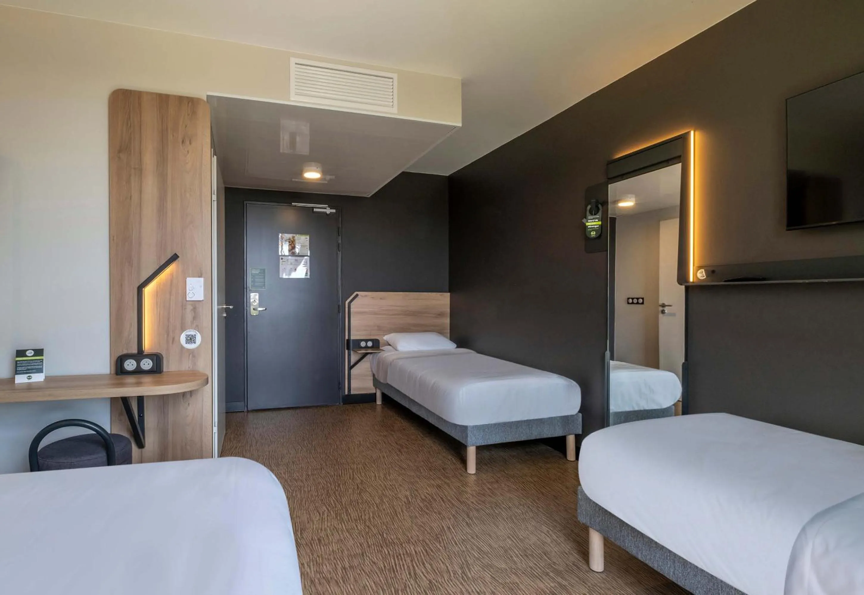 Bedroom, Bed in B&B HOTEL Saintes