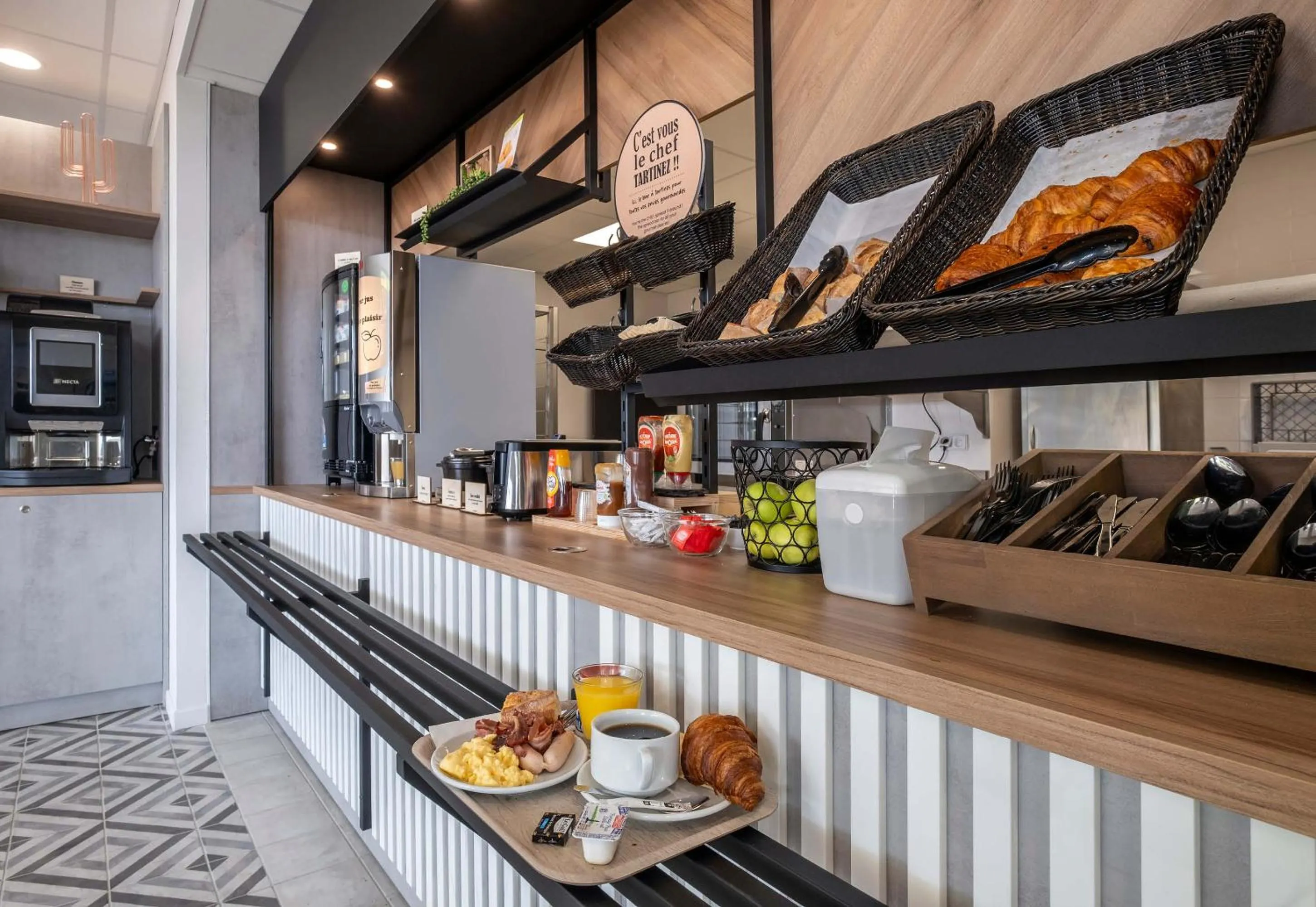 Buffet breakfast in B&B HOTEL Saintes