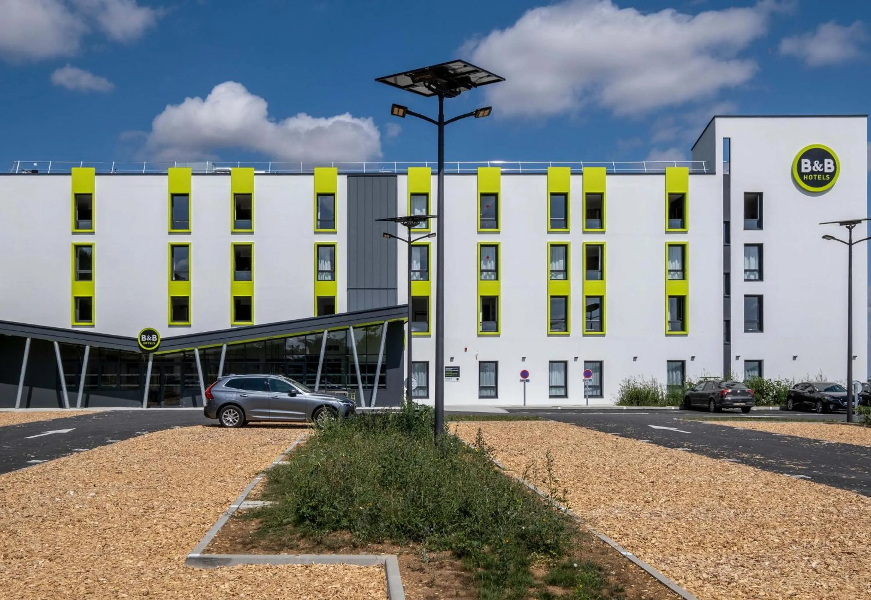 Property building in B&B HOTEL Saintes