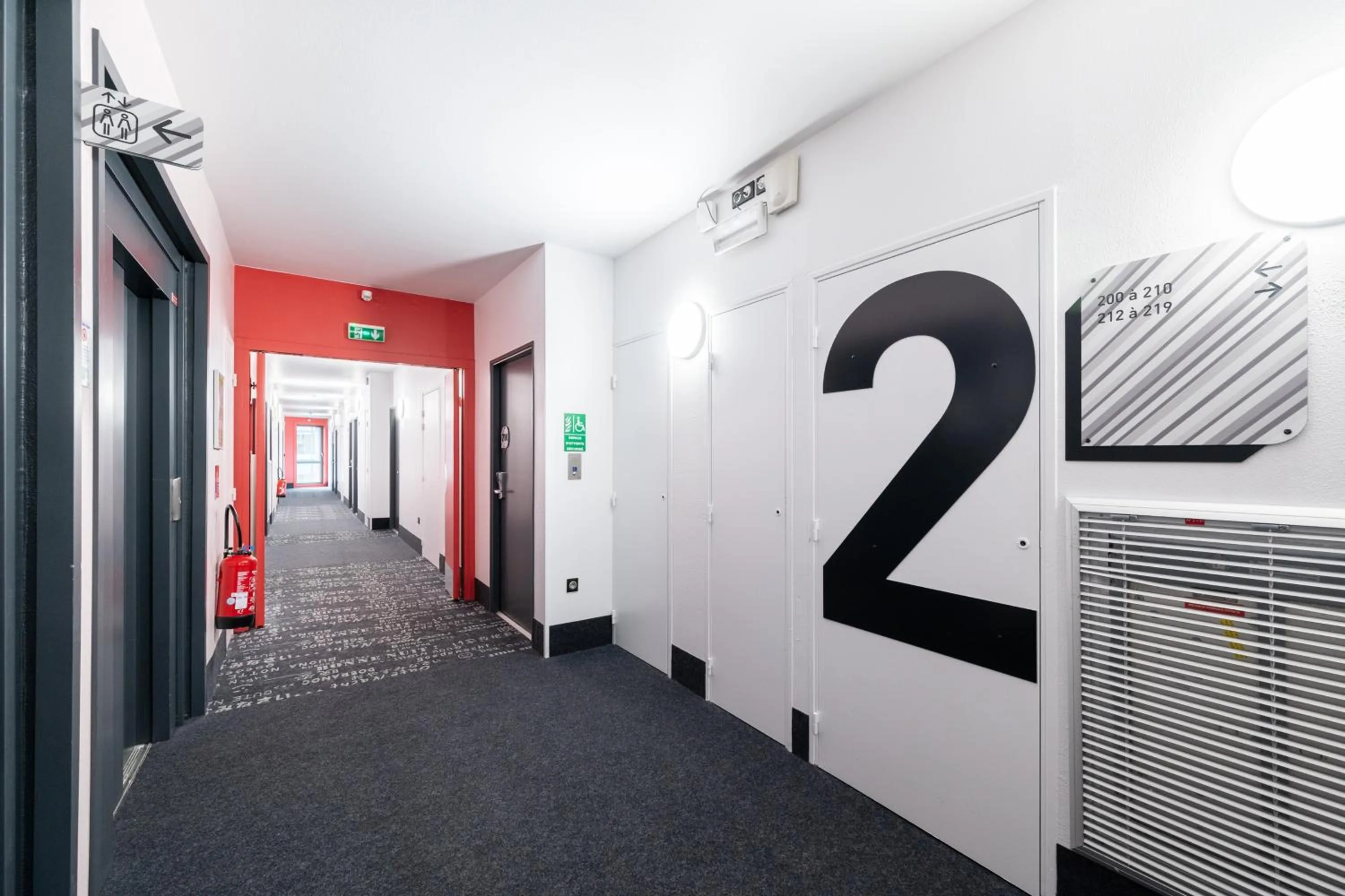 Decorative detail in B&B HOTEL Saintes