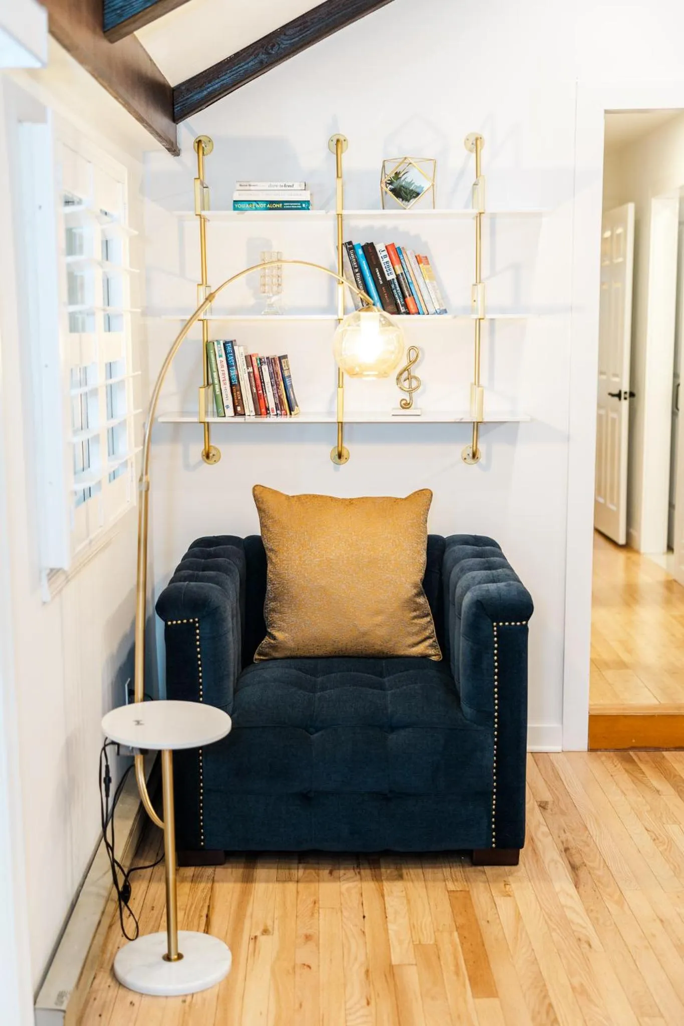 Library in Cowry Acres - 11 Acre Enchanted Retreat, Hot Tub