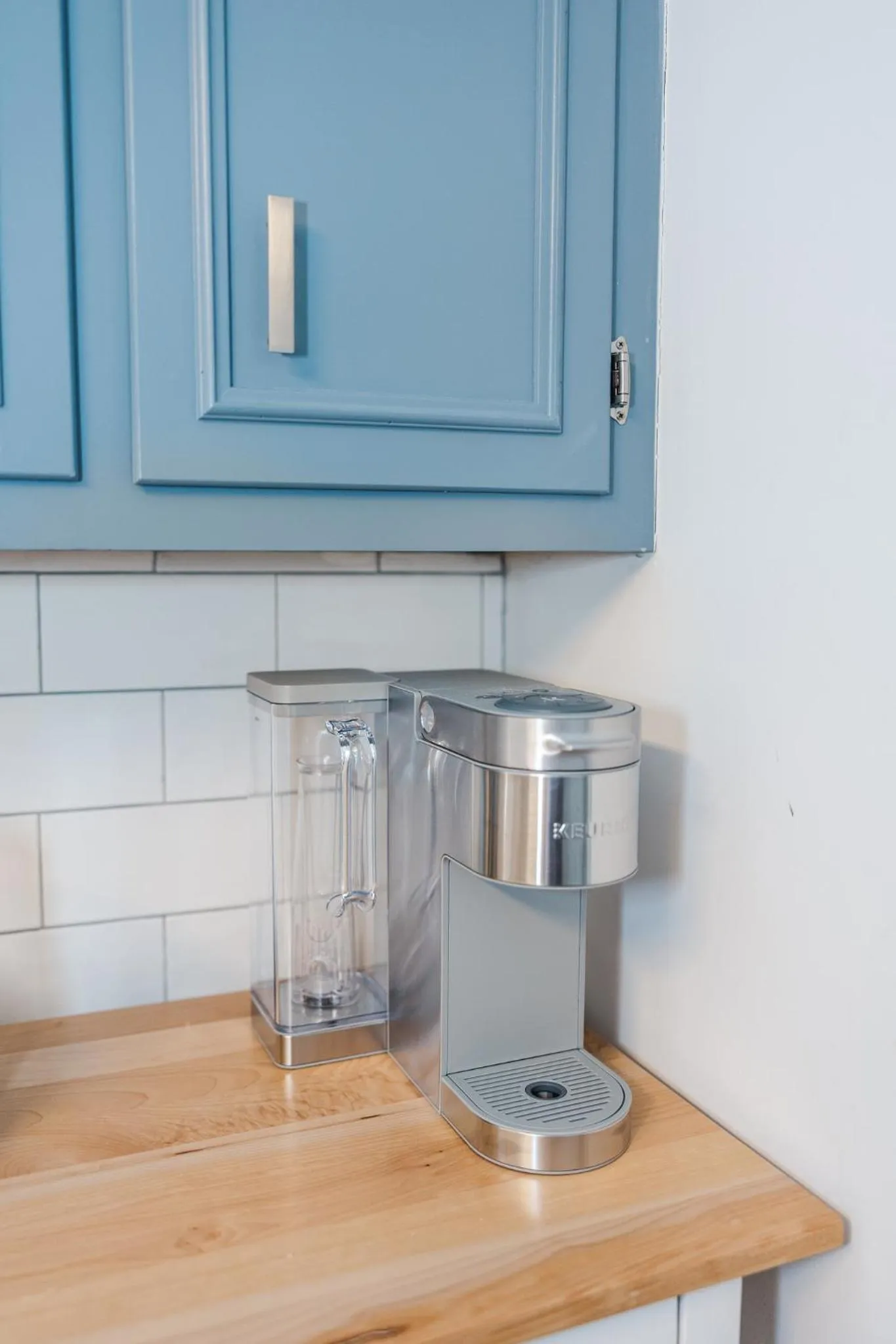 Coffee/tea facilities in Cowry Acres - 11 Acre Enchanted Retreat, Hot Tub