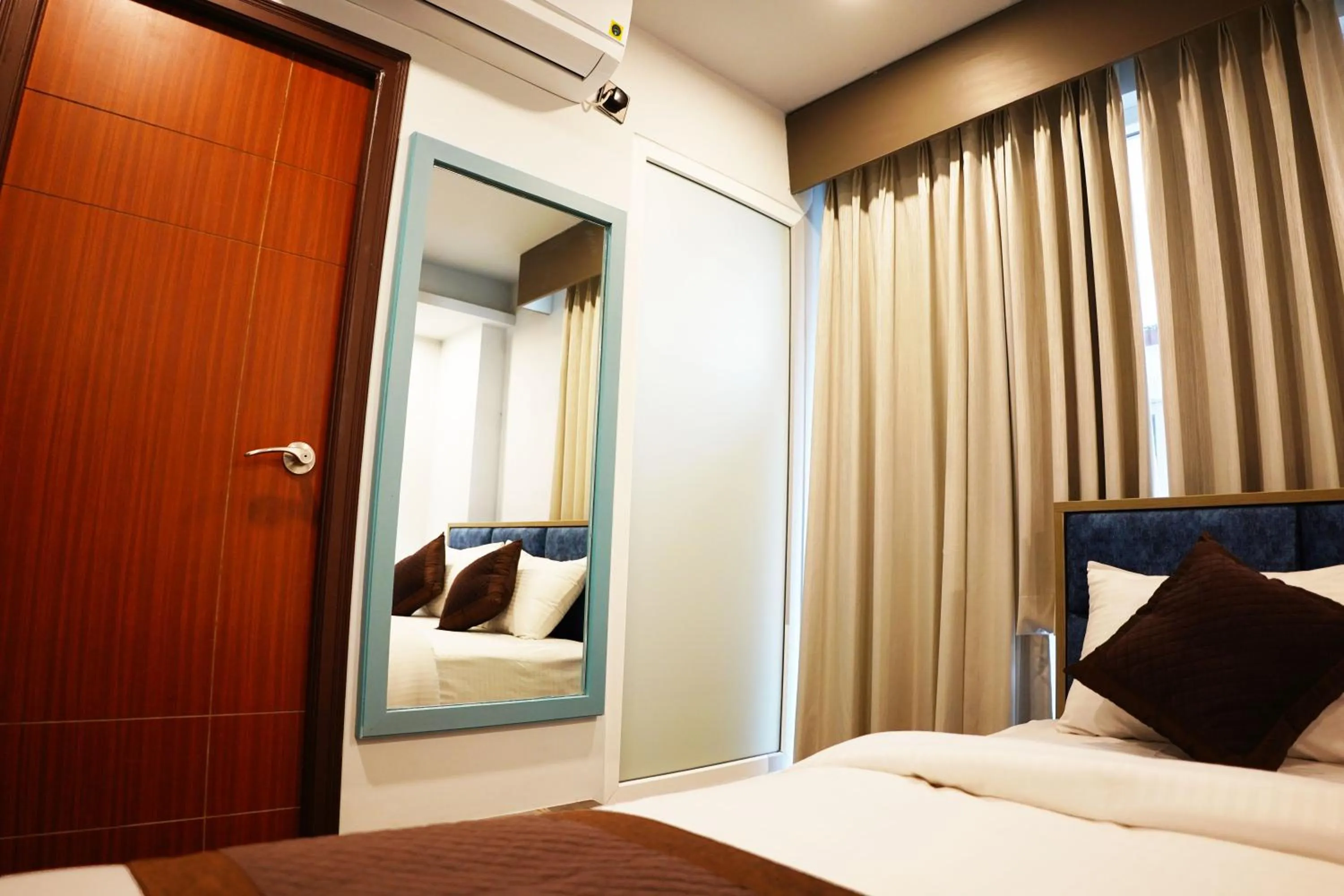 Bed in Dream Hotel - Richmond