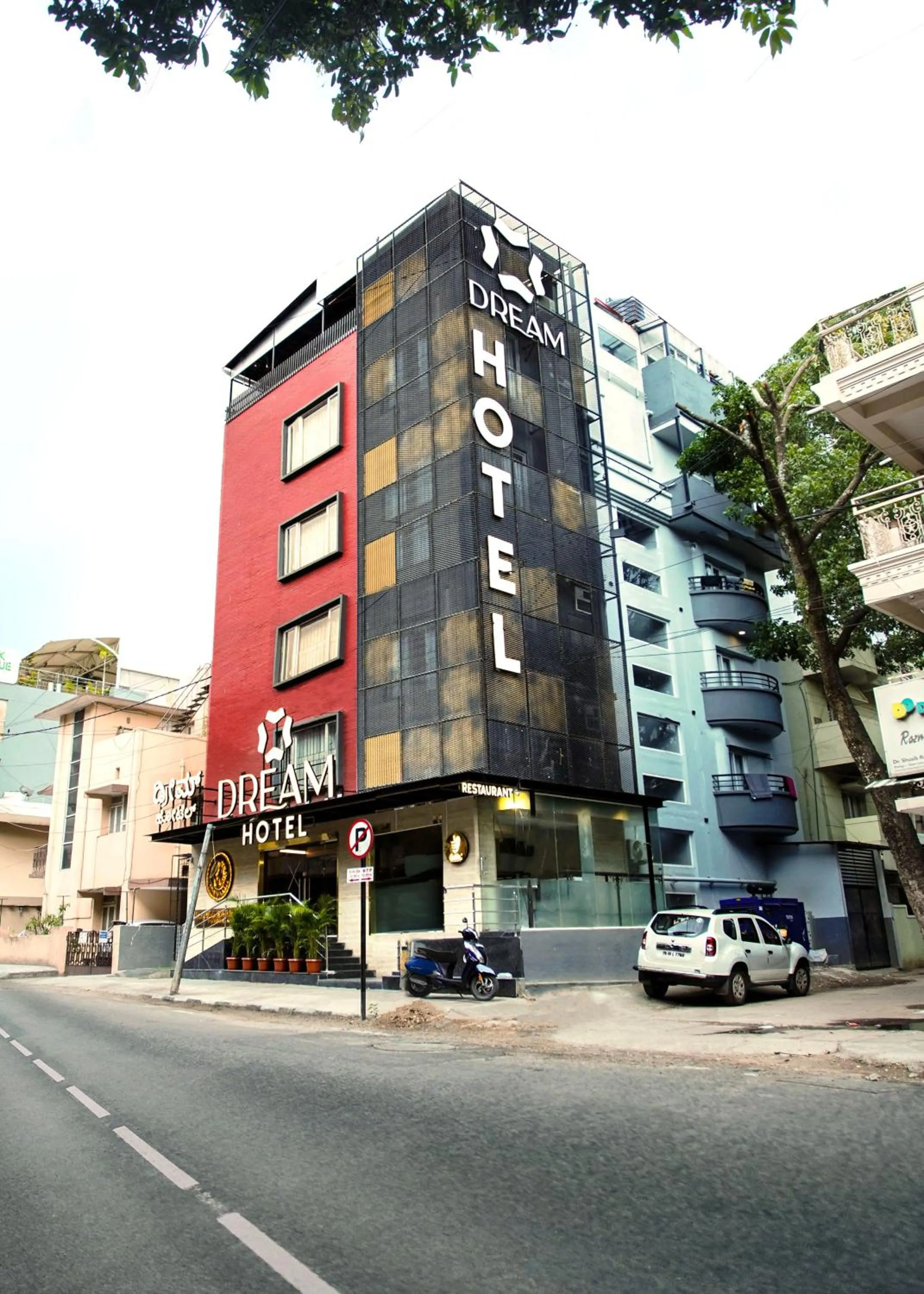 Property building in Dream Hotel - Richmond