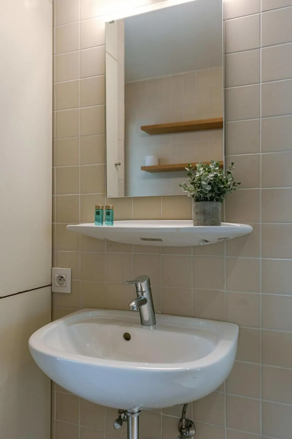 Huswell - Bonrepo Room 103