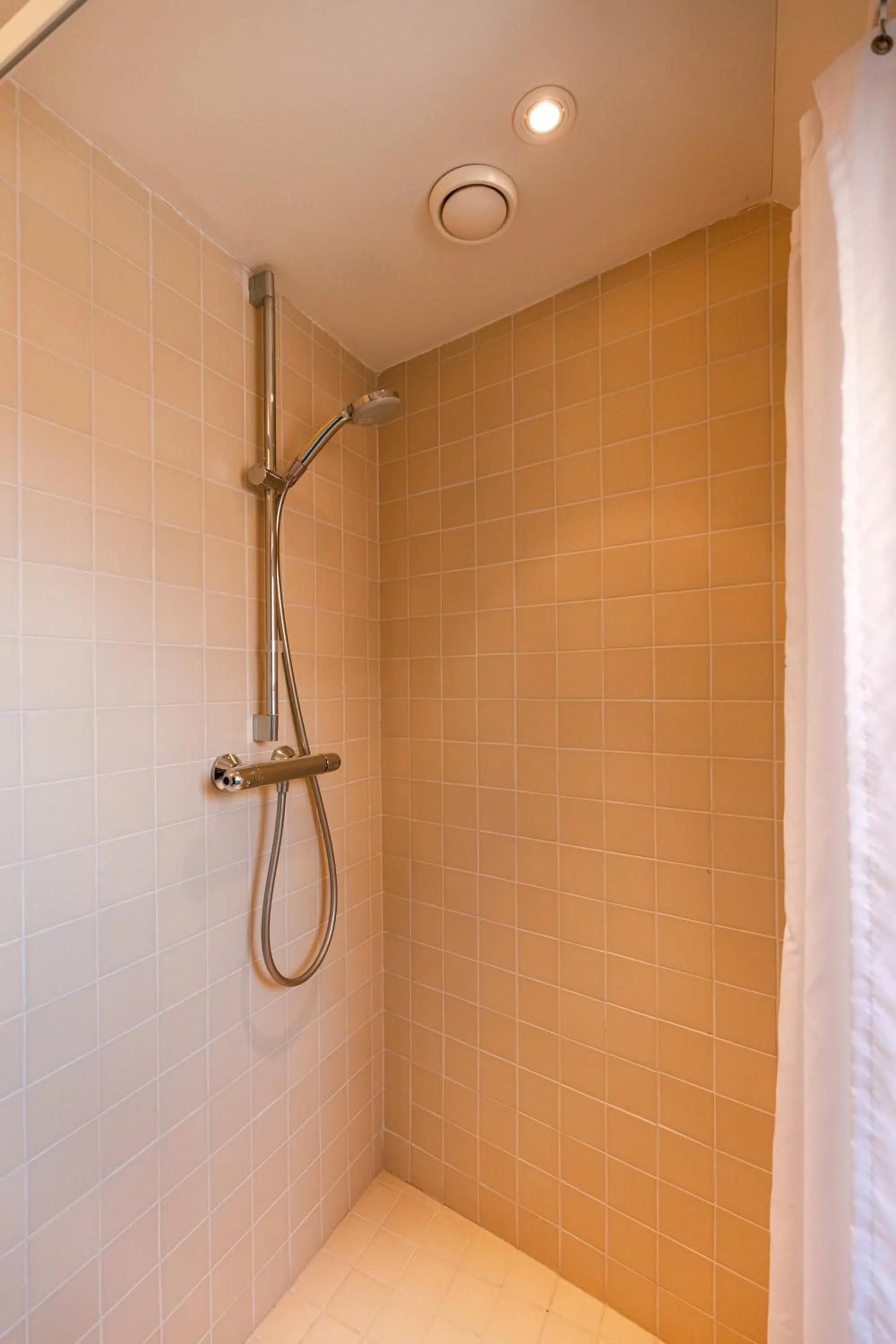 Shower in Huswell - Bonrepo Room 105