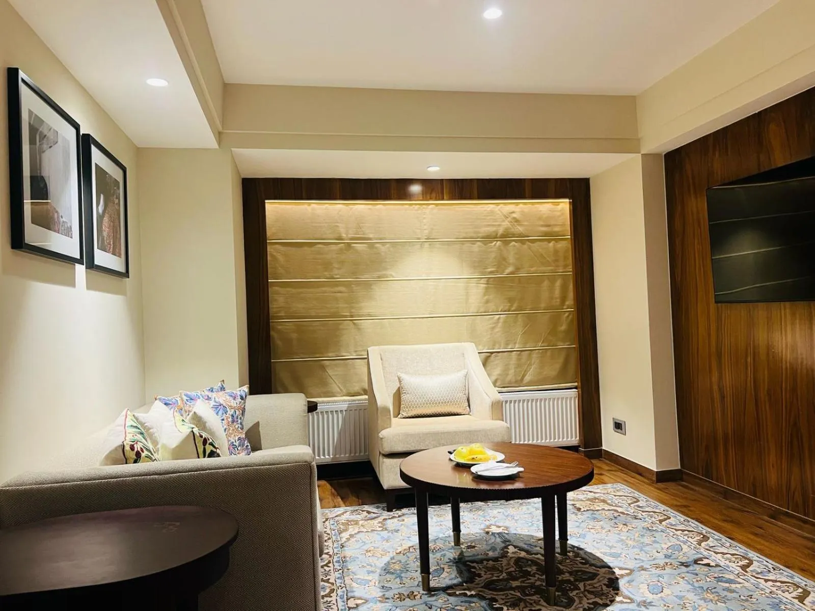 TV and multimedia in Radisson Hotel Sonamarg