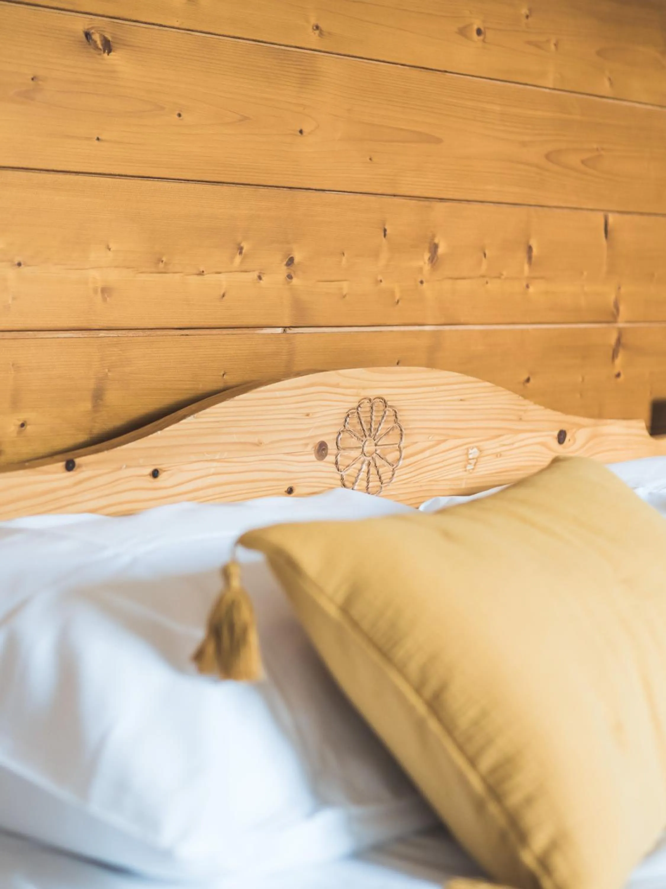 Bedroom, Bed in Auberge Le Valezan