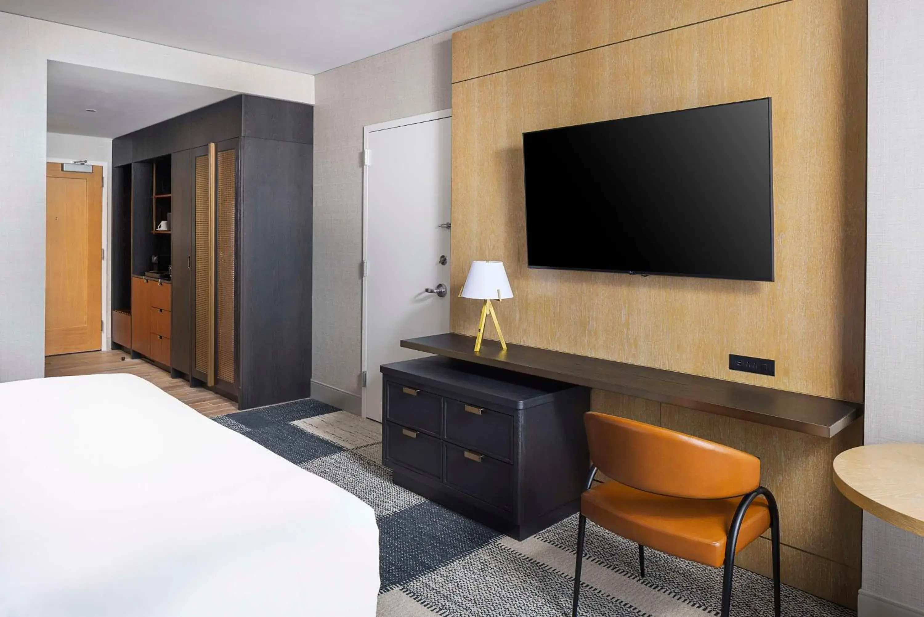 King Room with Stadium View with Roll-In Shower - Mobility Accessible in Signia By Hilton Atlanta Georgia World Congress Center King Room with Stadium View with Roll-In Shower - Mobility Accessible in Signia By Hilton Atlanta Georgia World Congress Center