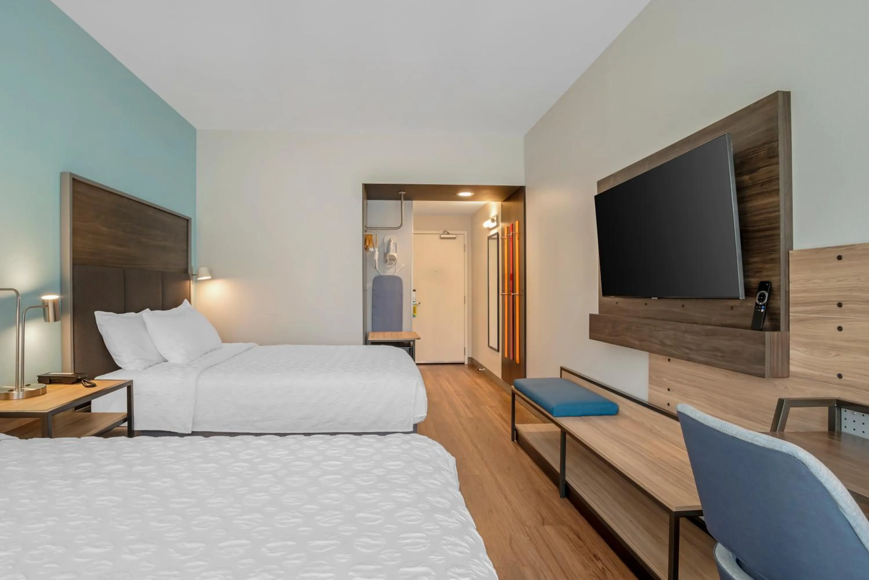 Bed in Tru By Hilton Gastonia