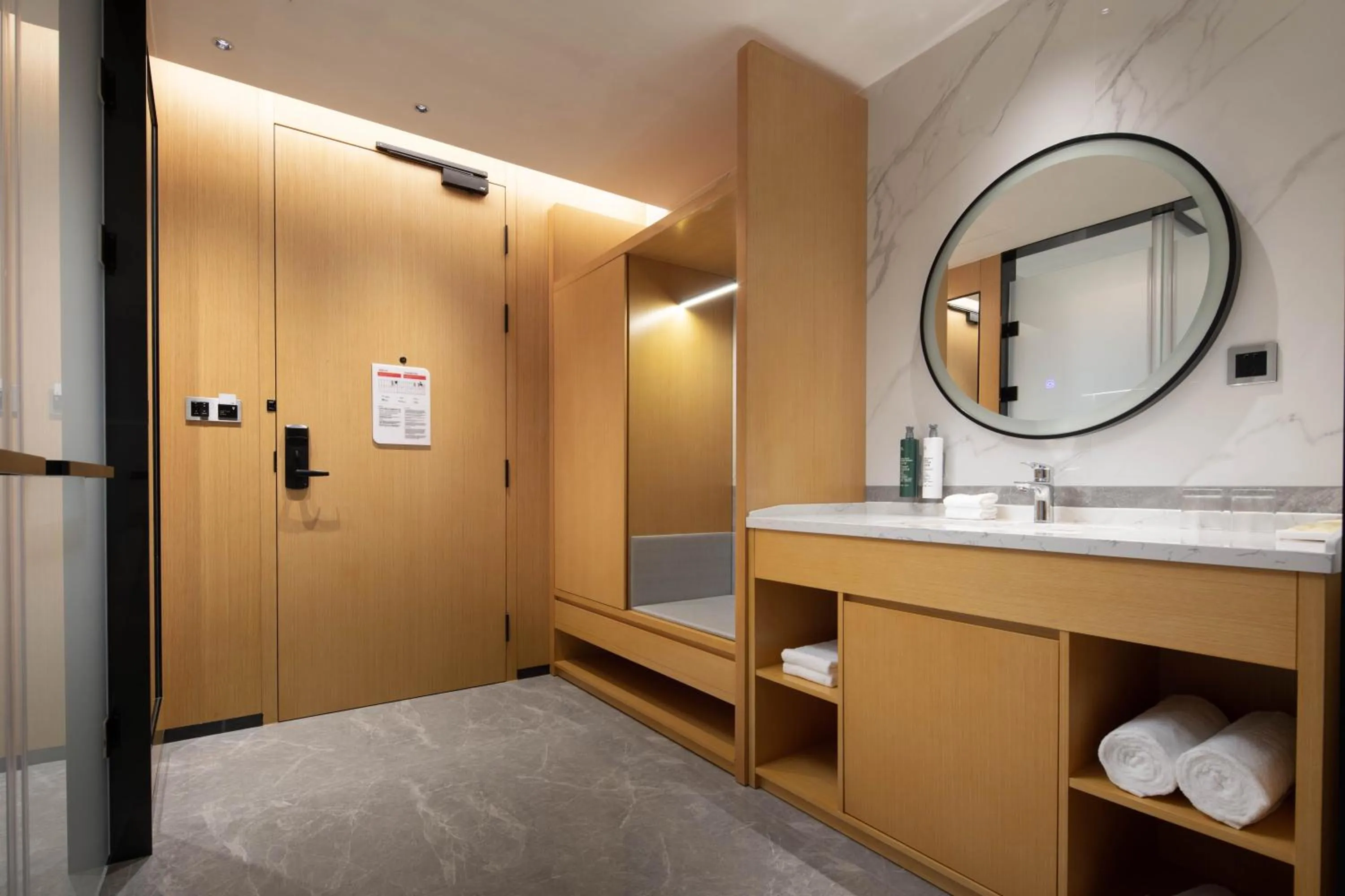 wardrobe in Hilton Garden Inn Hangzhou Xiaoshan