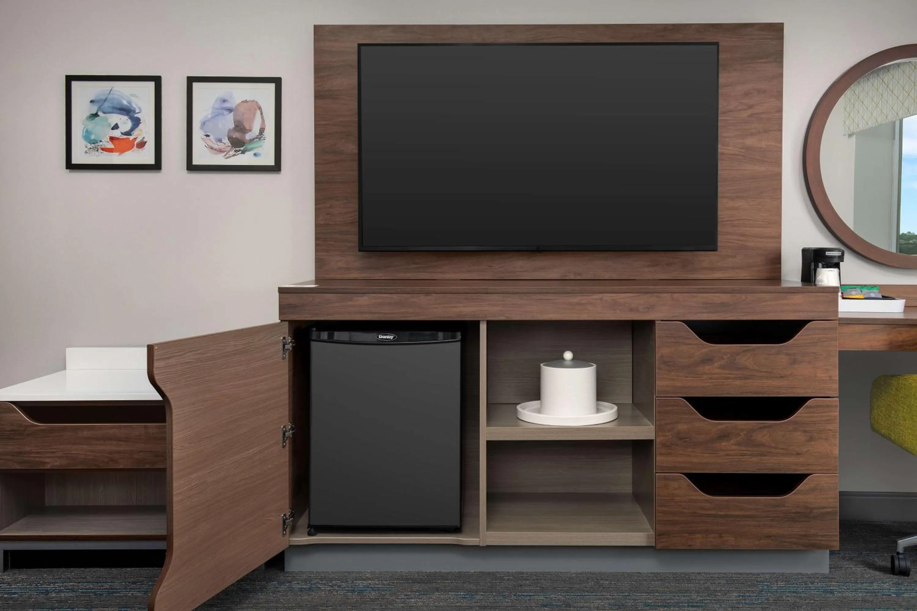 Photo of the whole room in Hampton Inn Orlando Southeast Nona