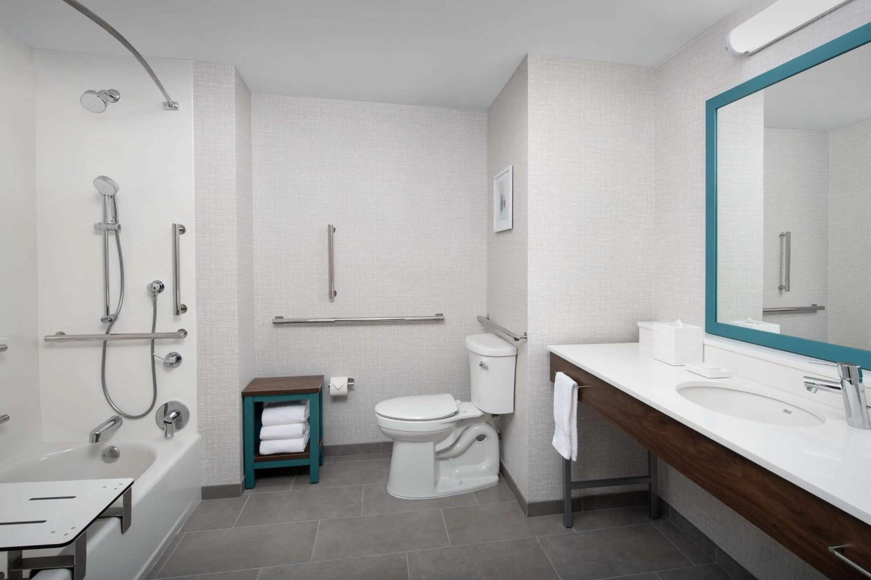 Bathroom in Hampton Inn Orlando Southeast Nona