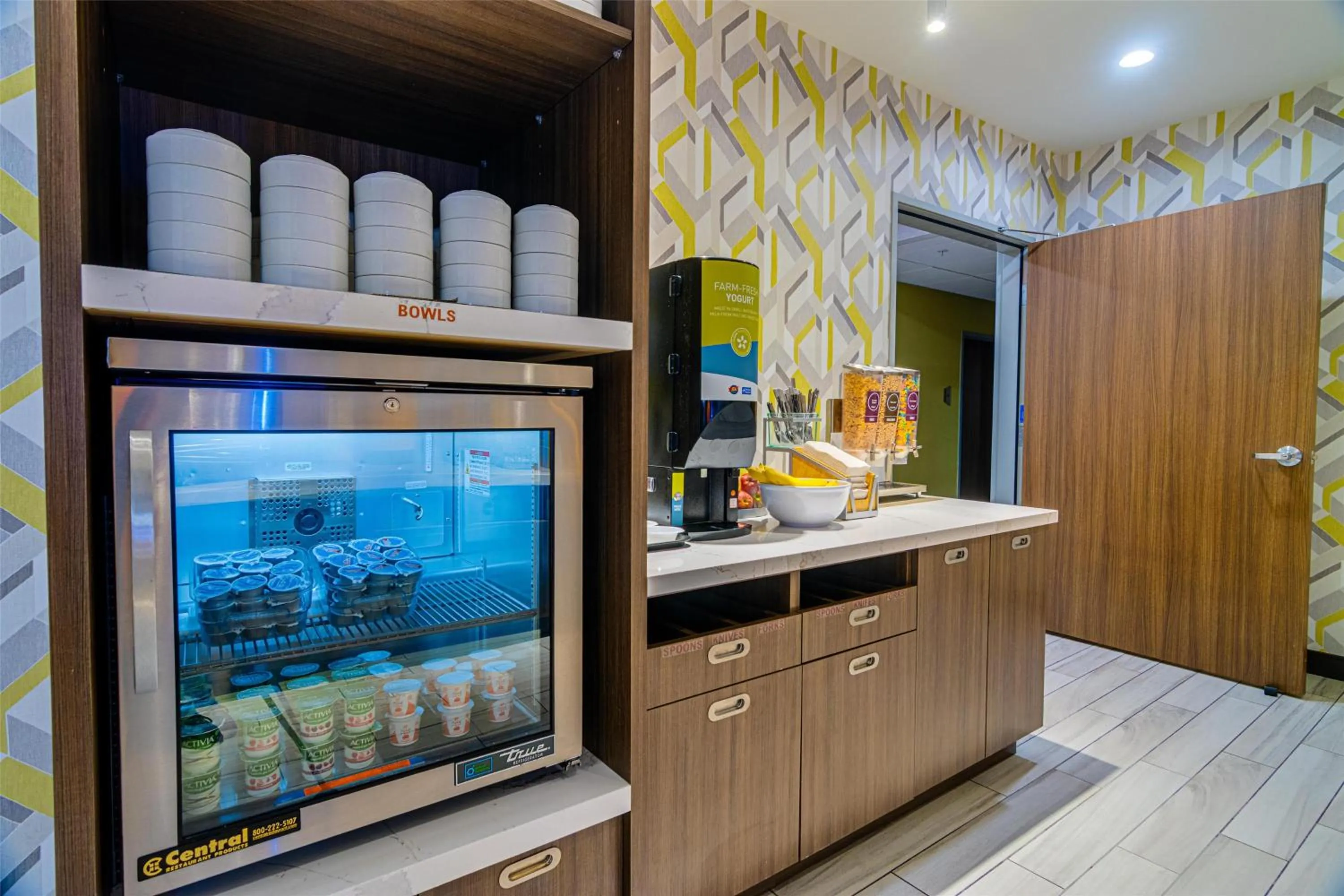 Breakfast in Home2 Suites By Hilton Bolingbrook Chicago
