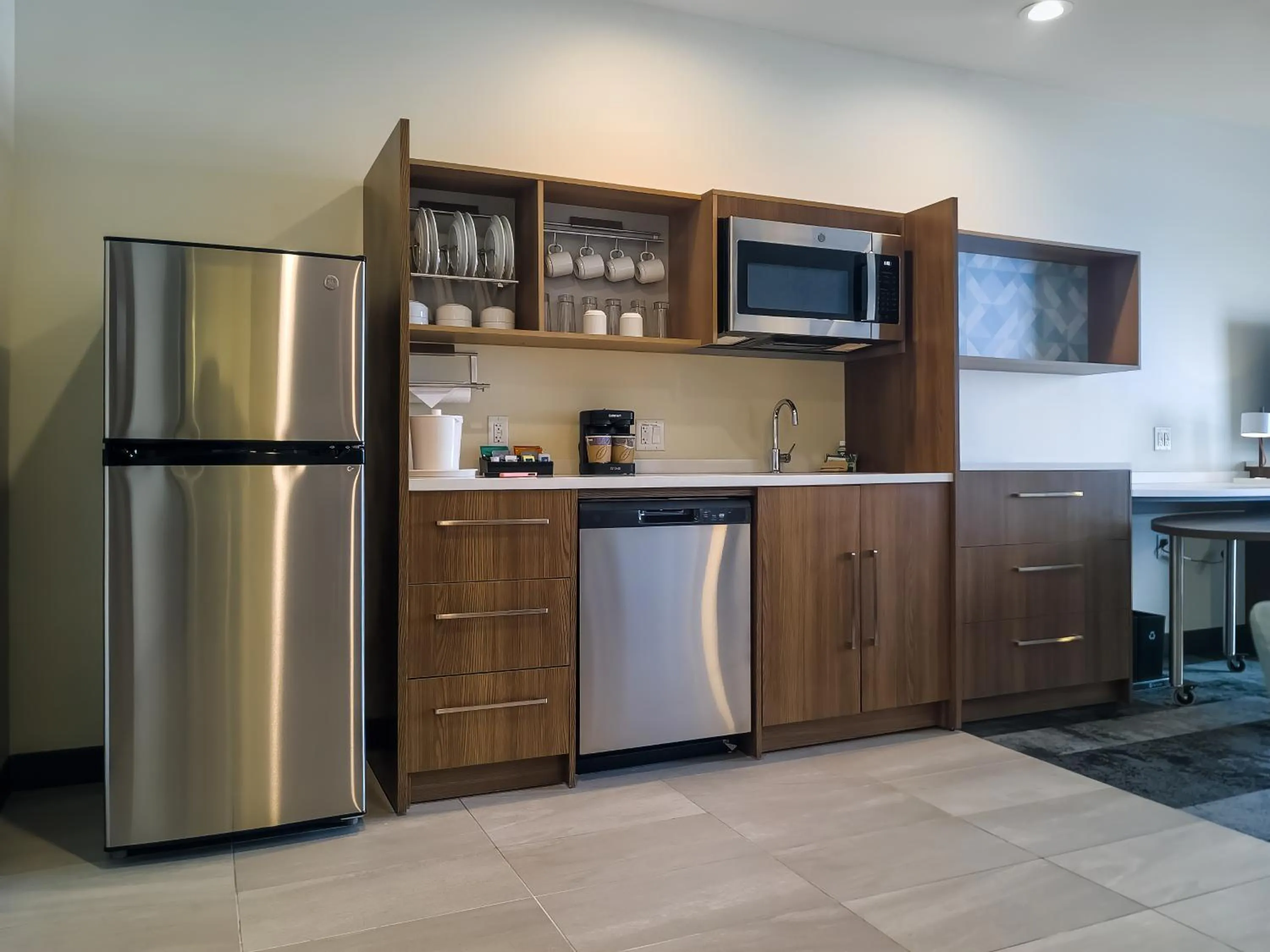 Kitchen or kitchenette in Home2 Suites By Hilton Bolingbrook Chicago