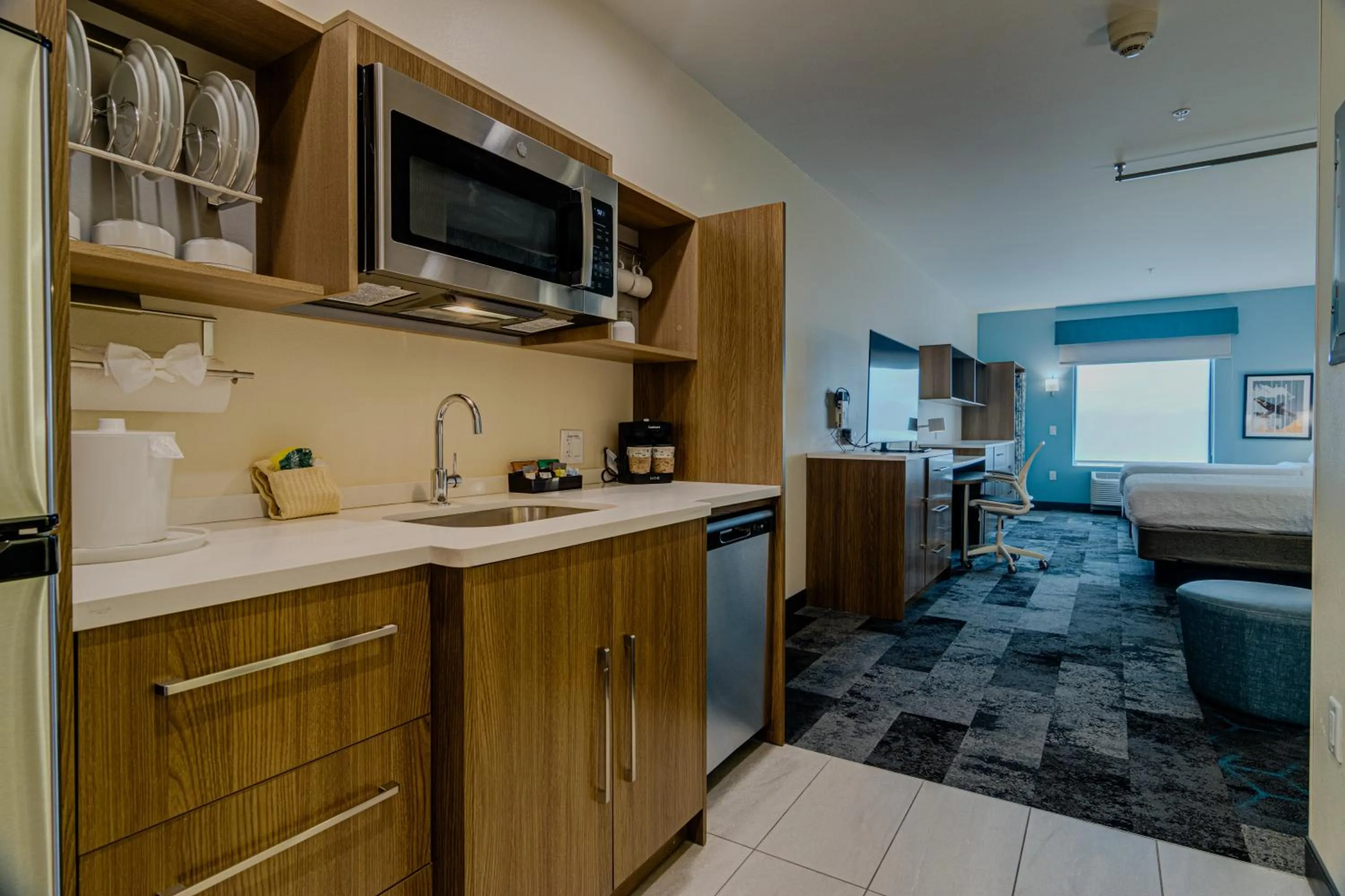 Kitchen or kitchenette in Home2 Suites By Hilton Bolingbrook Chicago