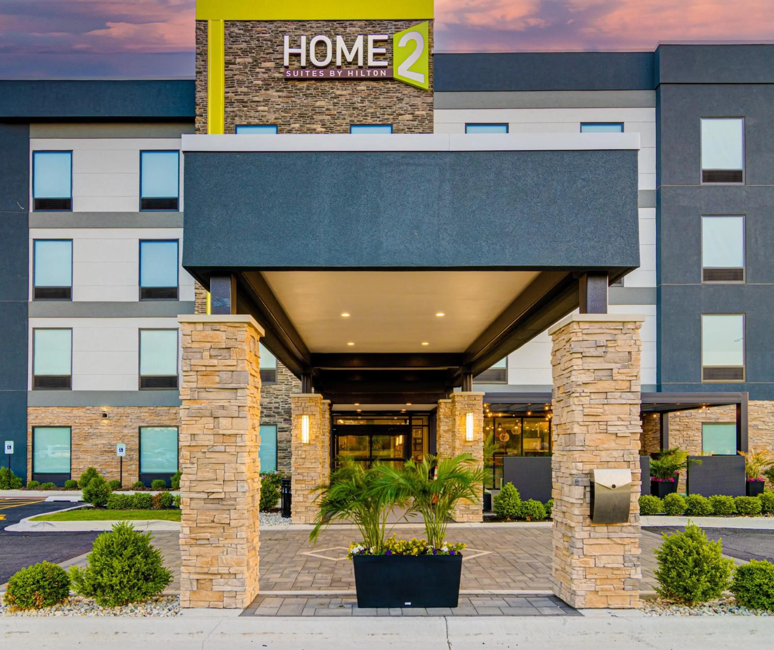 Property building in Home2 Suites By Hilton Bolingbrook Chicago