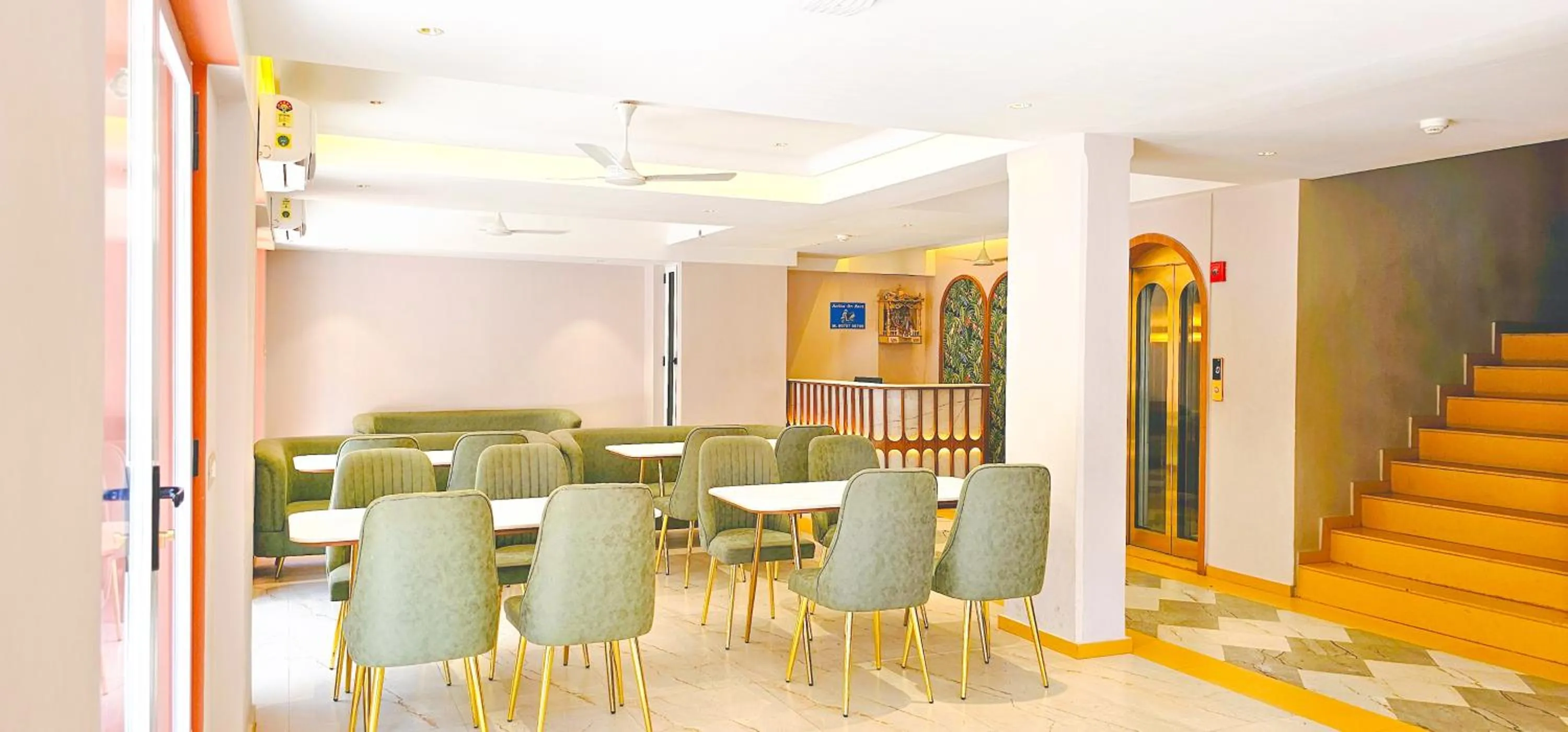 Restaurant/places to eat in Hotel Nova Bliss