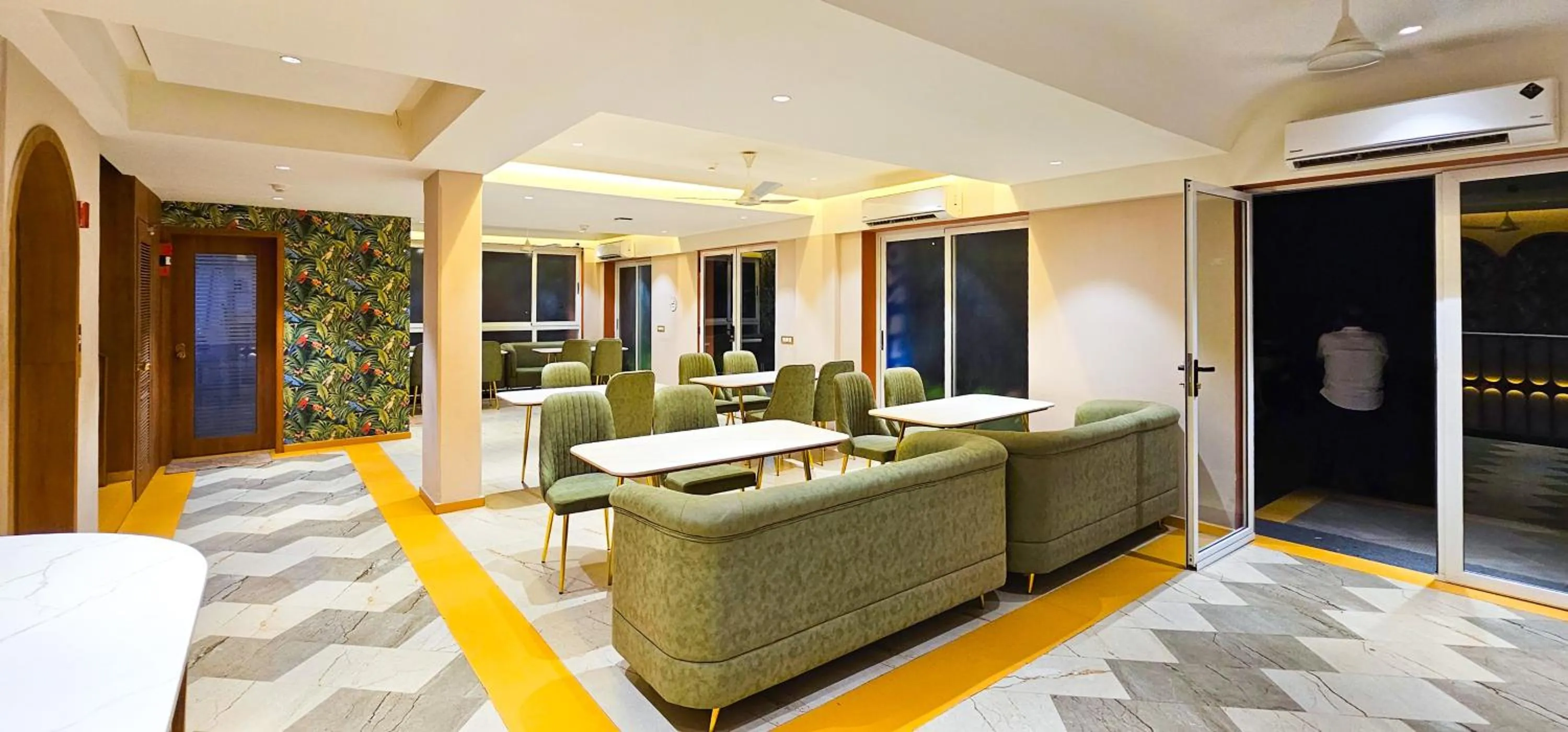 Restaurant/places to eat, Bed in Hotel Nova Bliss