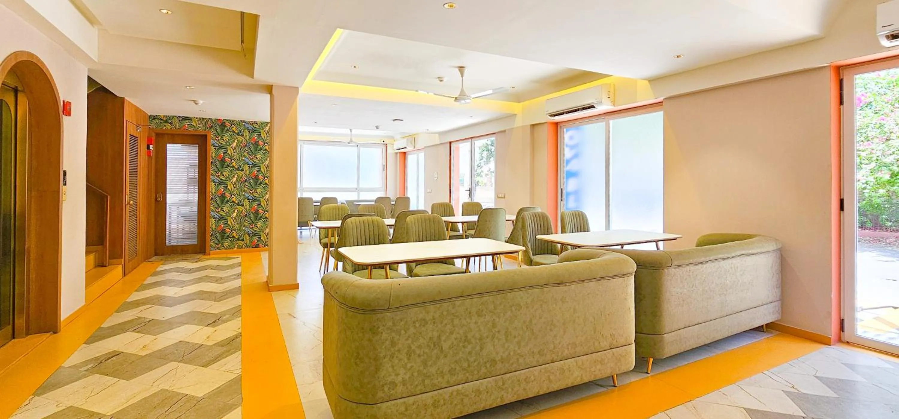 Restaurant/places to eat in Hotel Nova Bliss