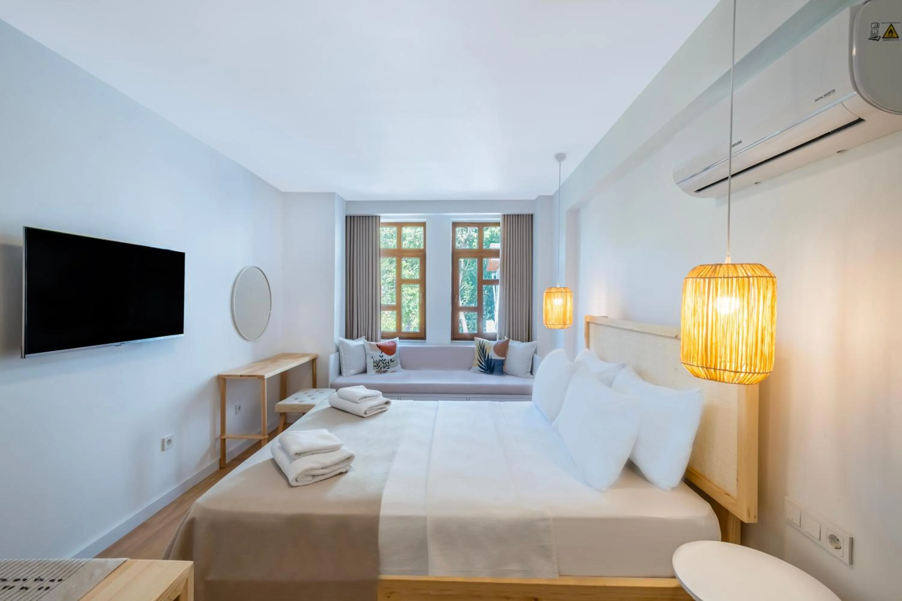 Photo of the whole room, Bed in Audo Studio