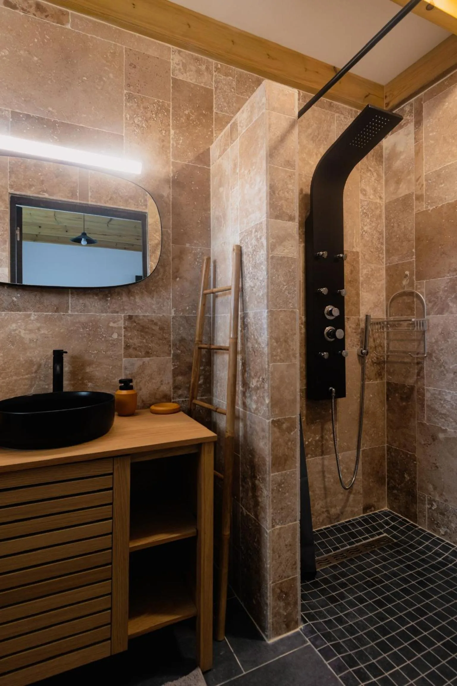 Shower in Villa Loïsao