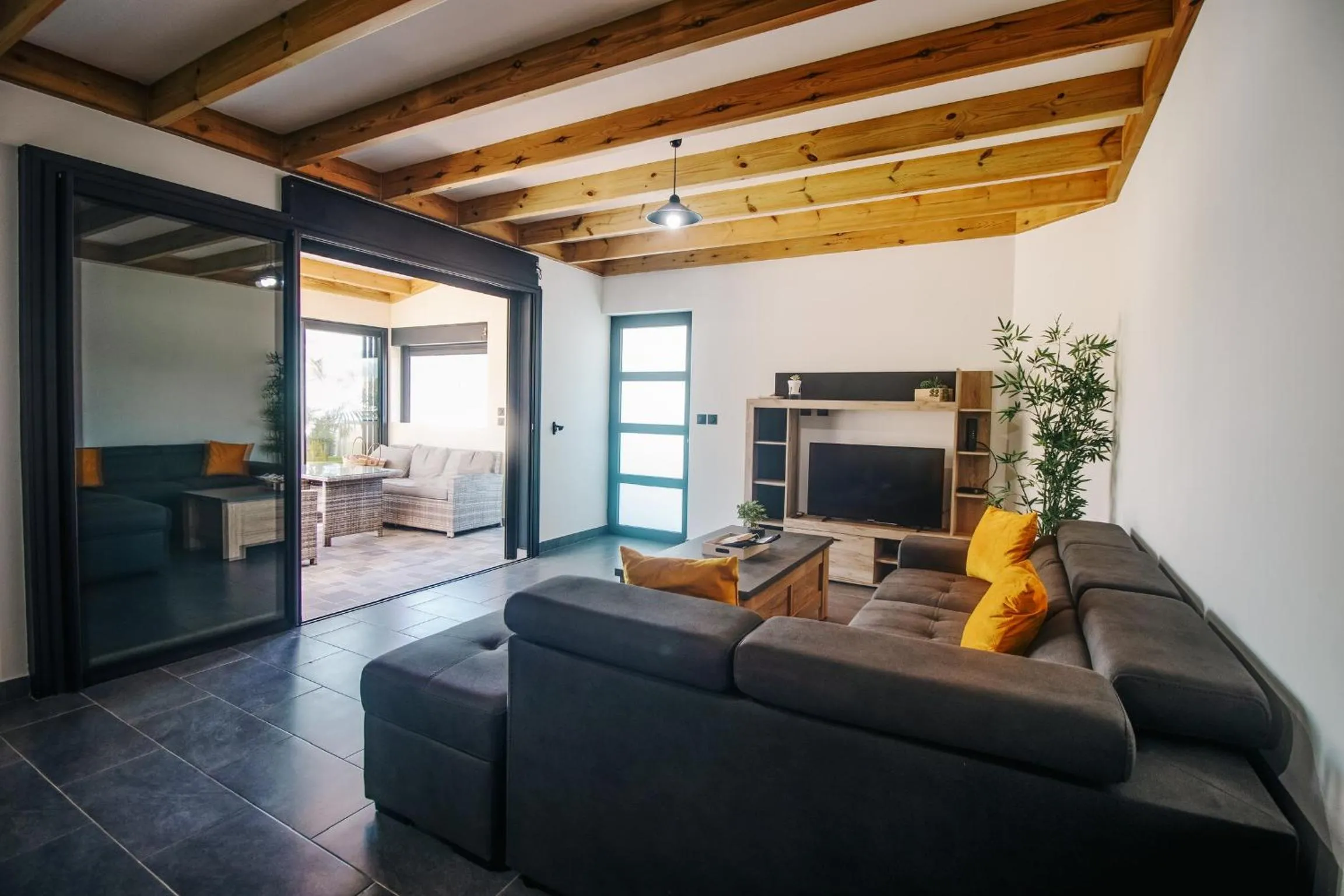 TV and multimedia in Villa Loïsao