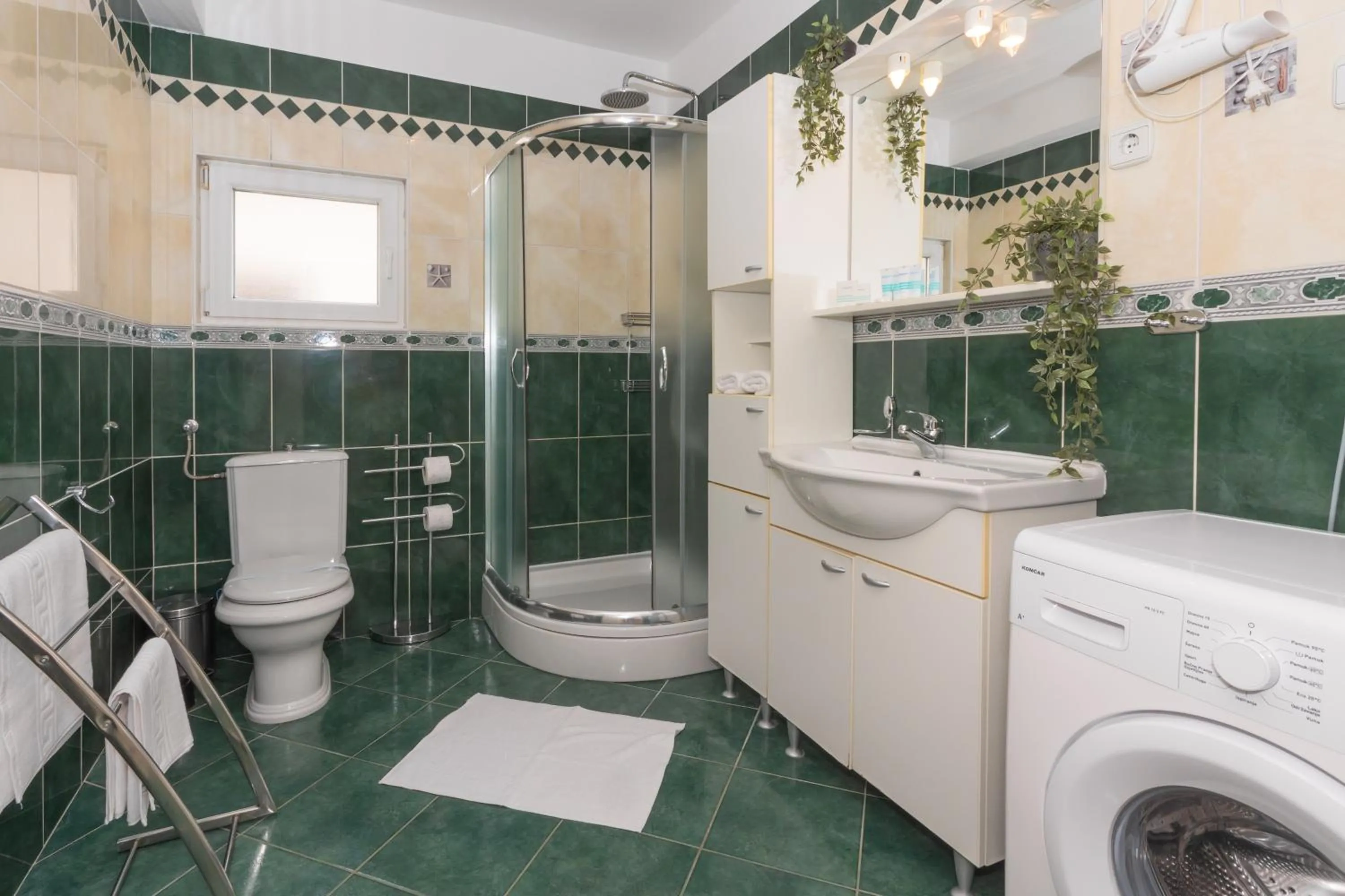 Shower in Apartment Mozart