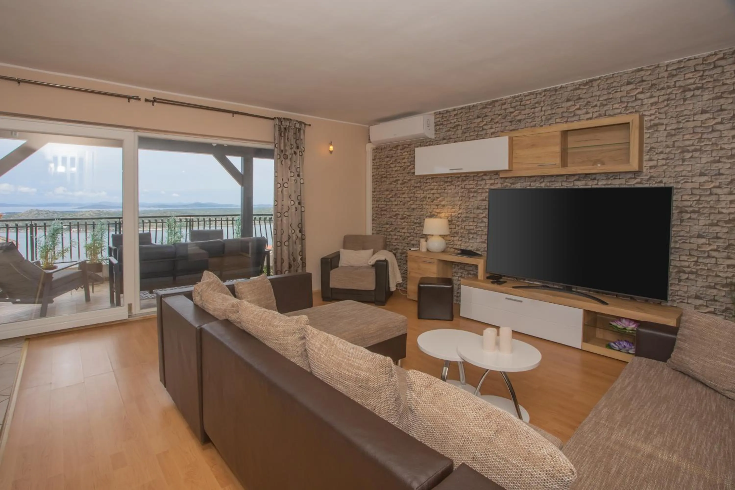 Communal lounge/ TV room in Apartment Mozart