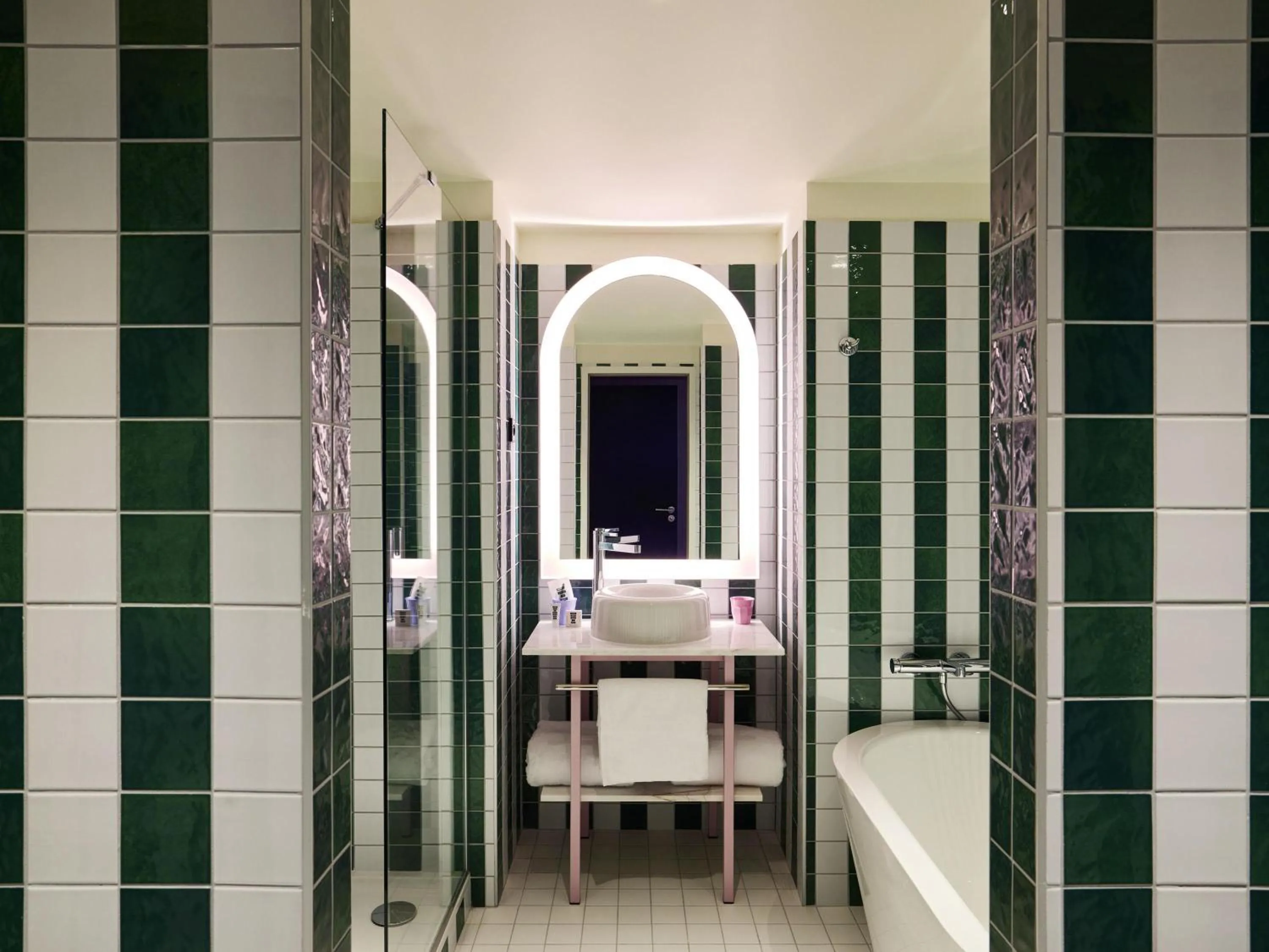 Bedroom in Mama Shelter Dijon